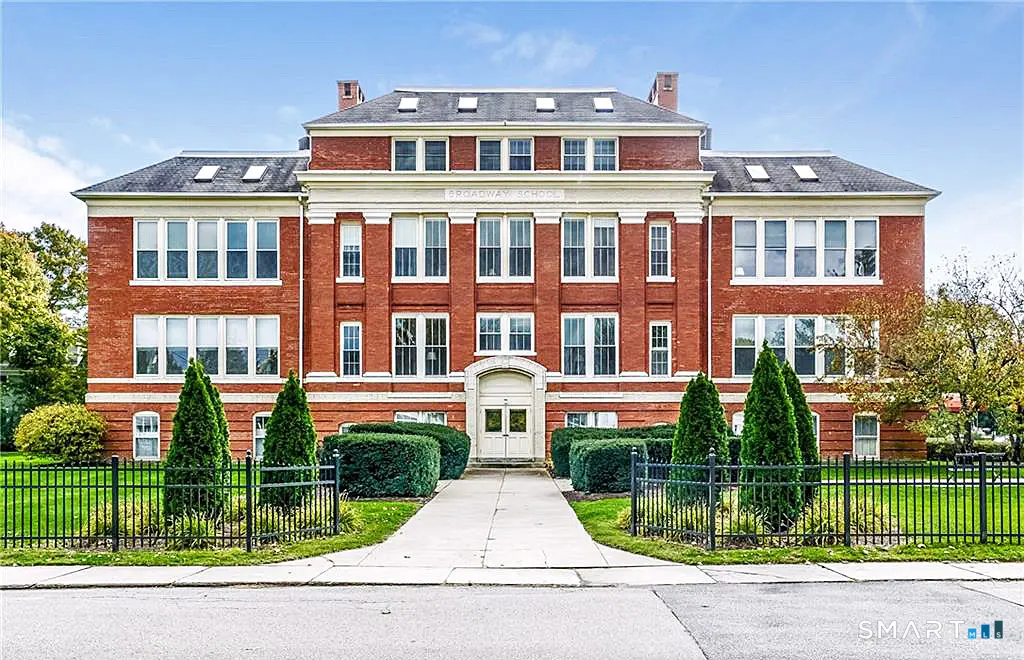 6 School Street 2, Stonington