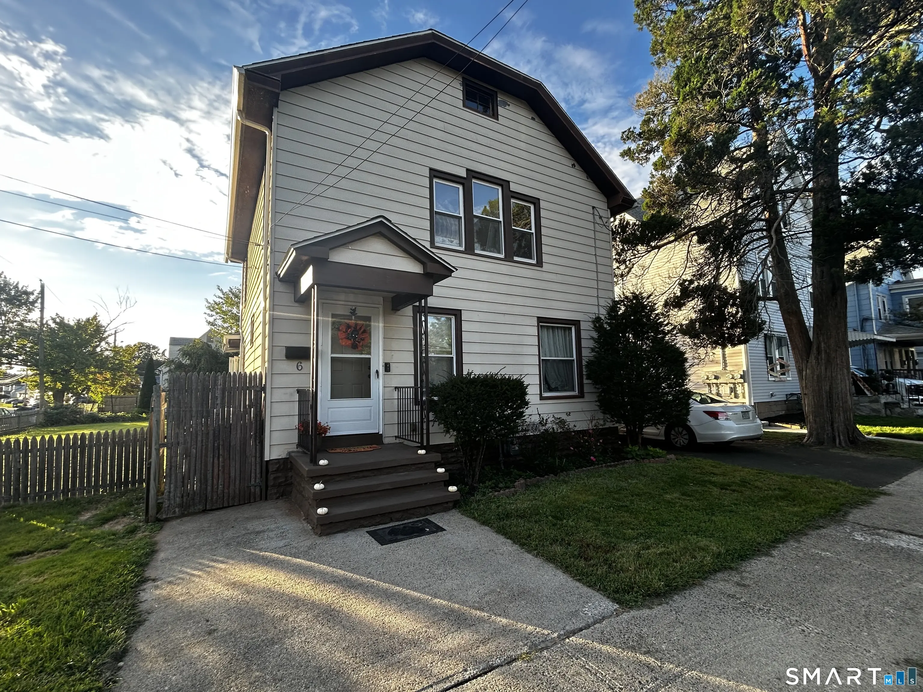 6 Cross Street, Hamden