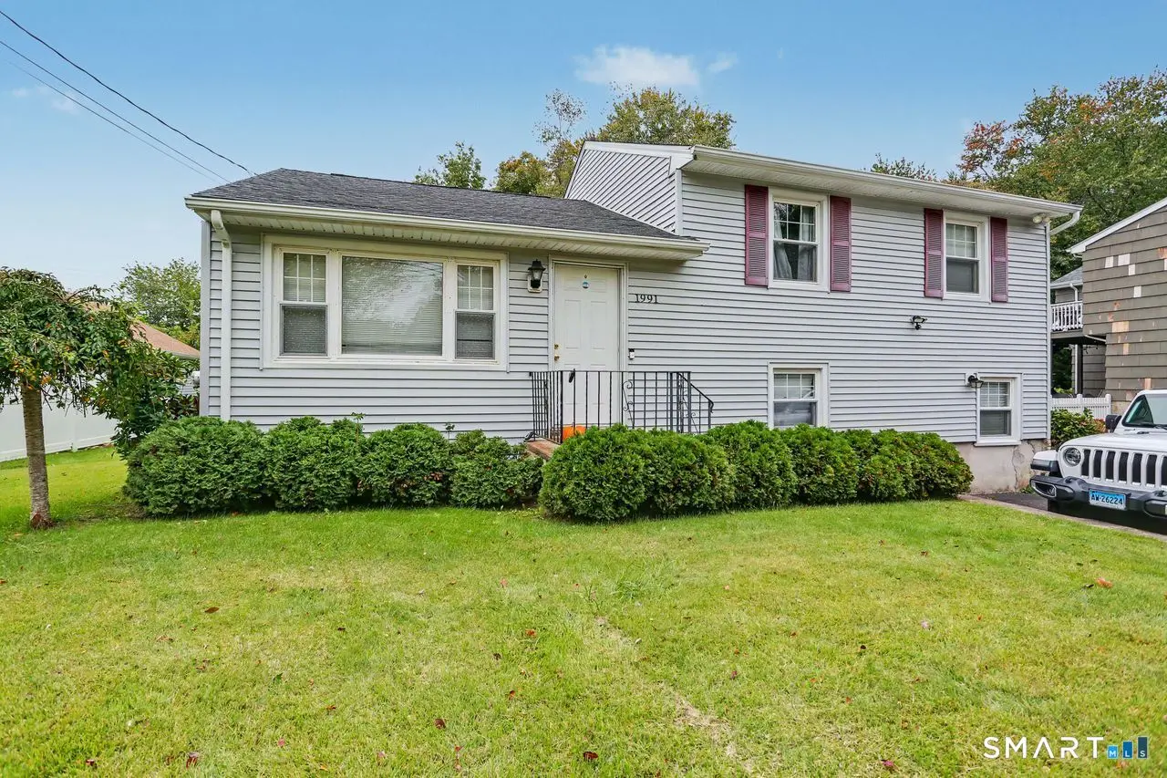 1991 Old Town Road, Bridgeport