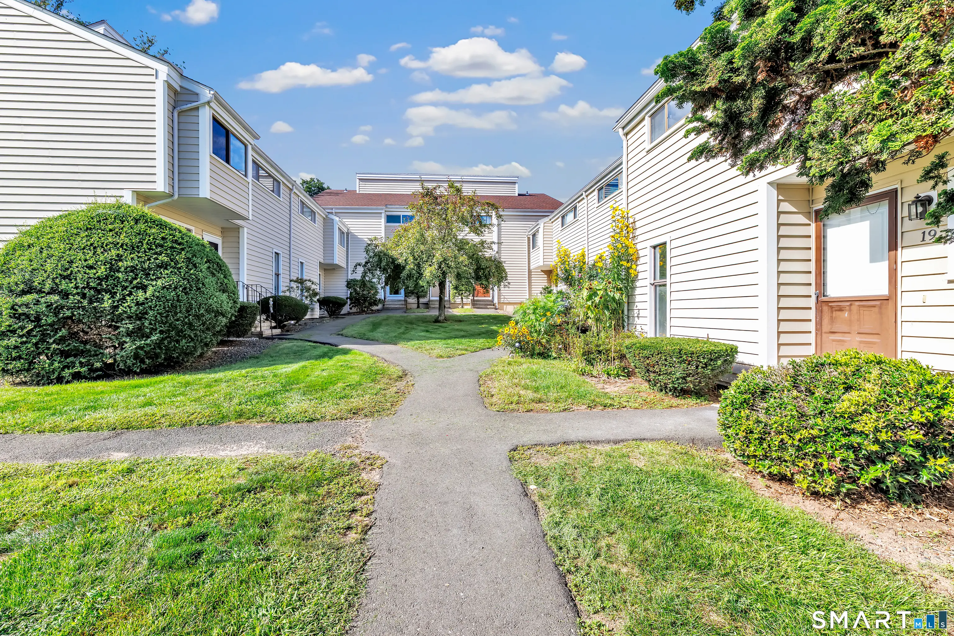 16 Monticello Drive 16, Branford