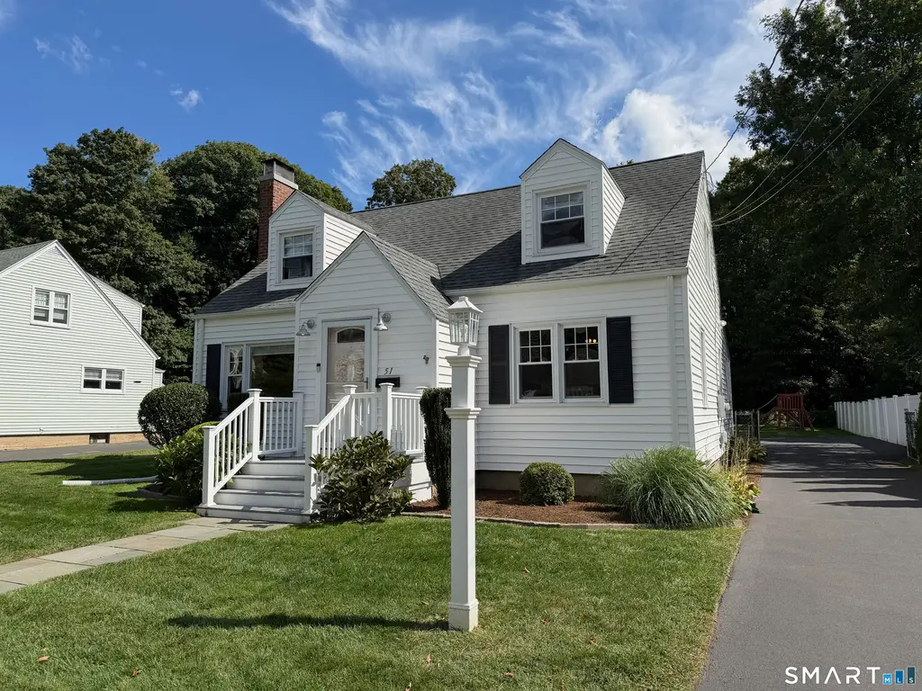51 Home Place, Branford
