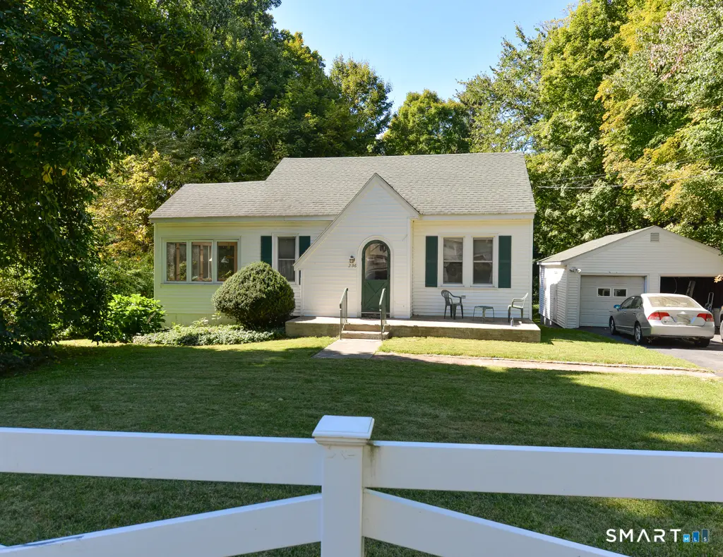 236 East Waterbury Road, Naugatuck