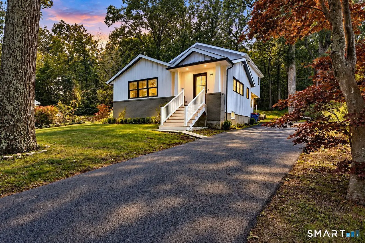 105 Old Dike Road, Trumbull