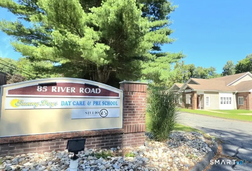 85 River Road, Canton