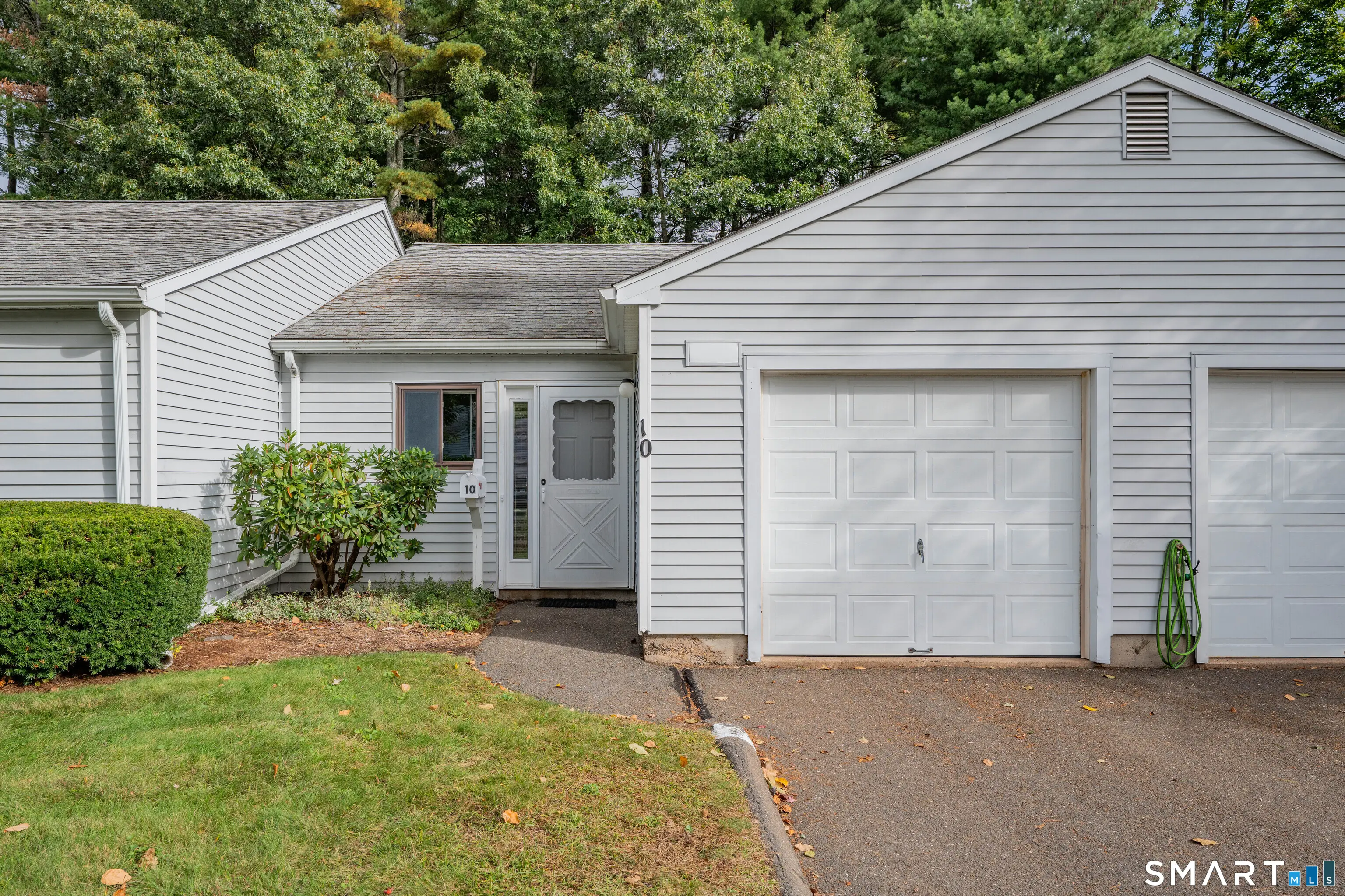10 Knoll Lane 10, Simsbury