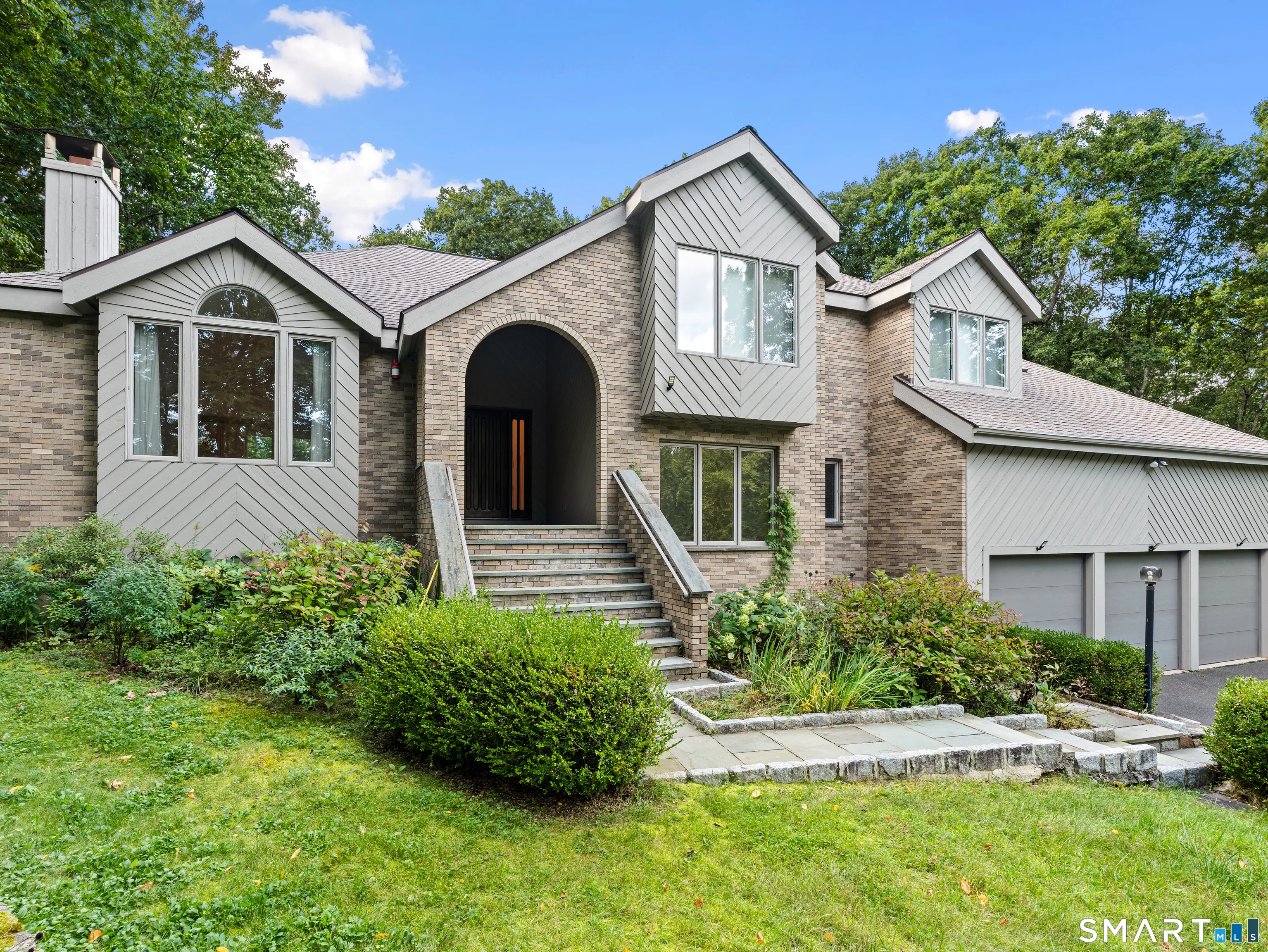8 Sierra Way, Danbury