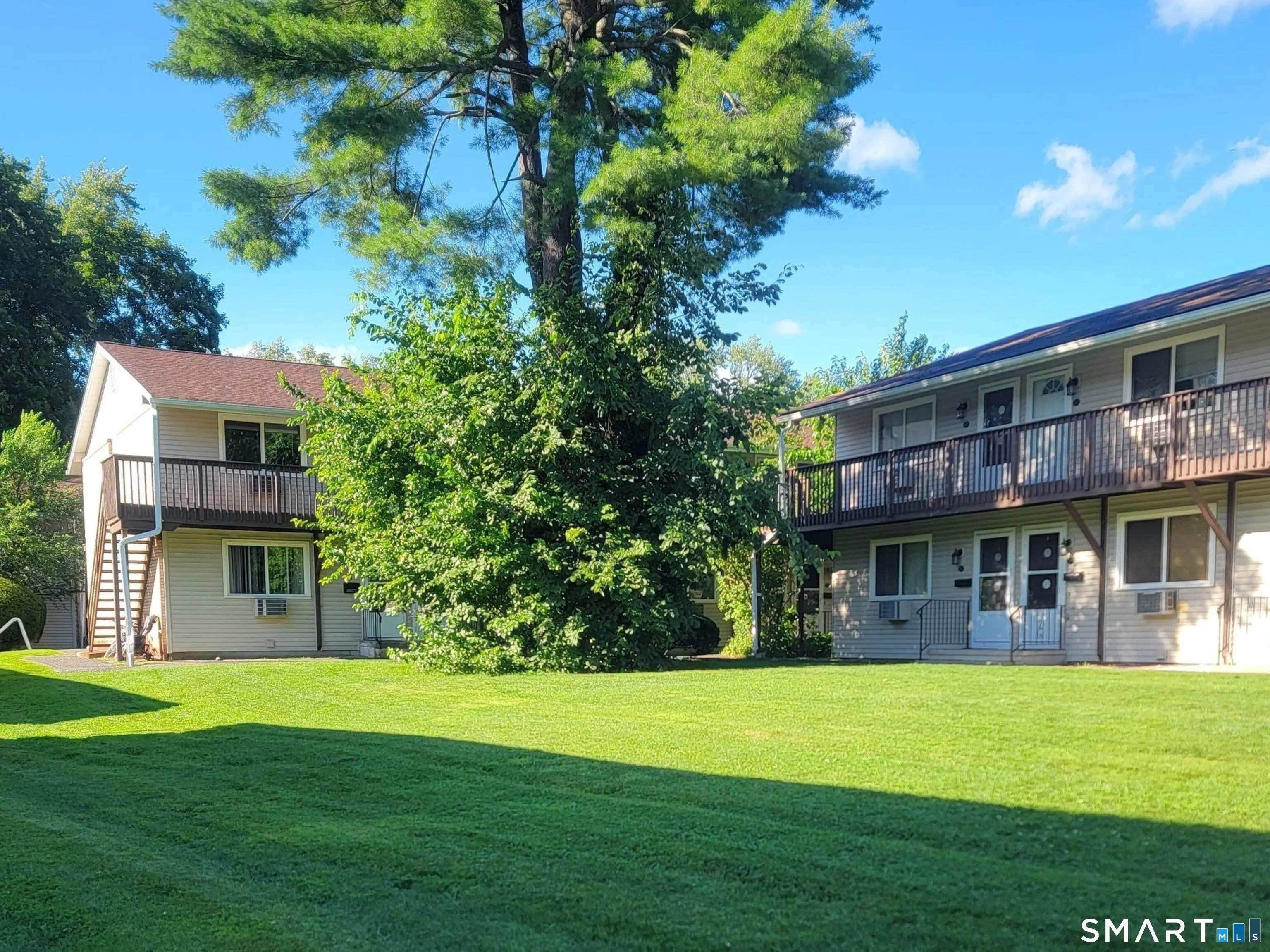 27 Bostwick Arms 27, New Milford