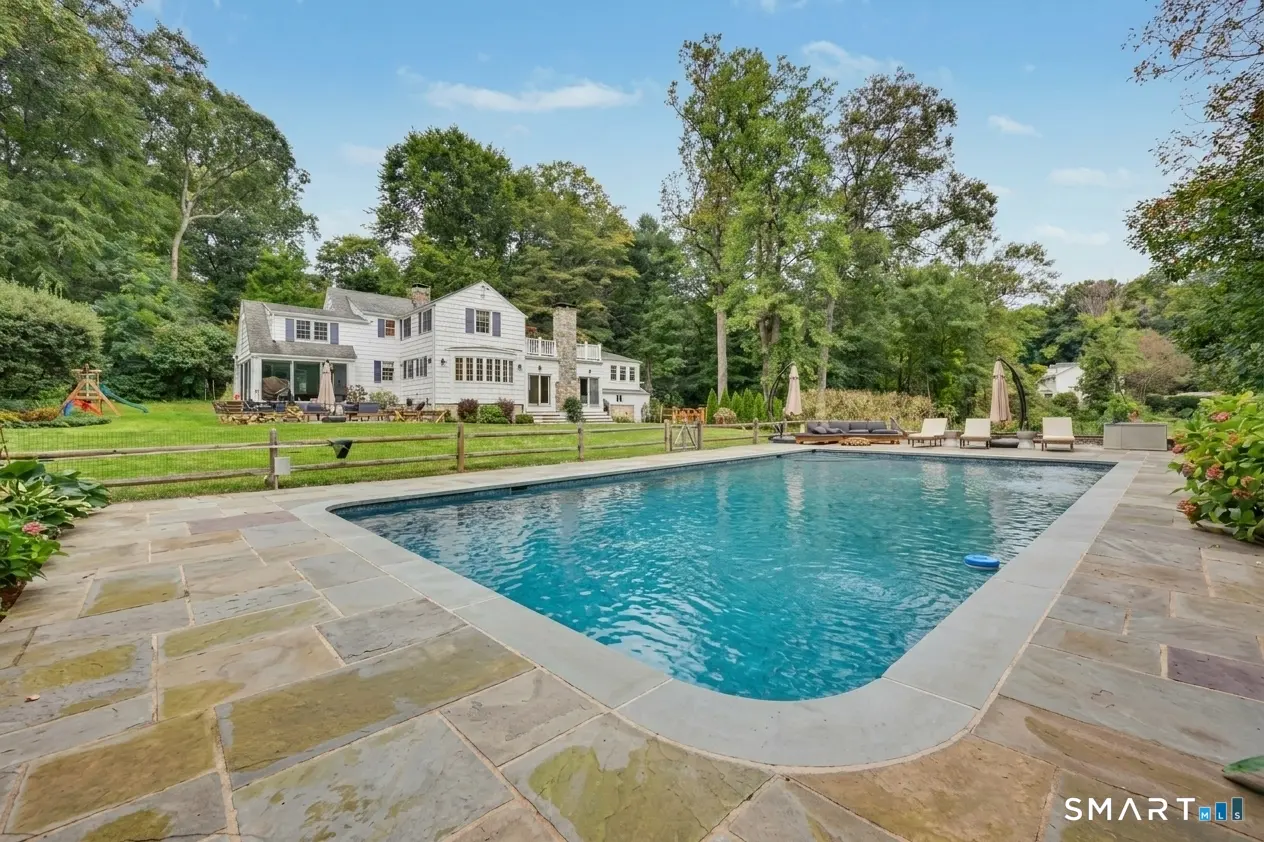 211 Laurel Road, New Canaan