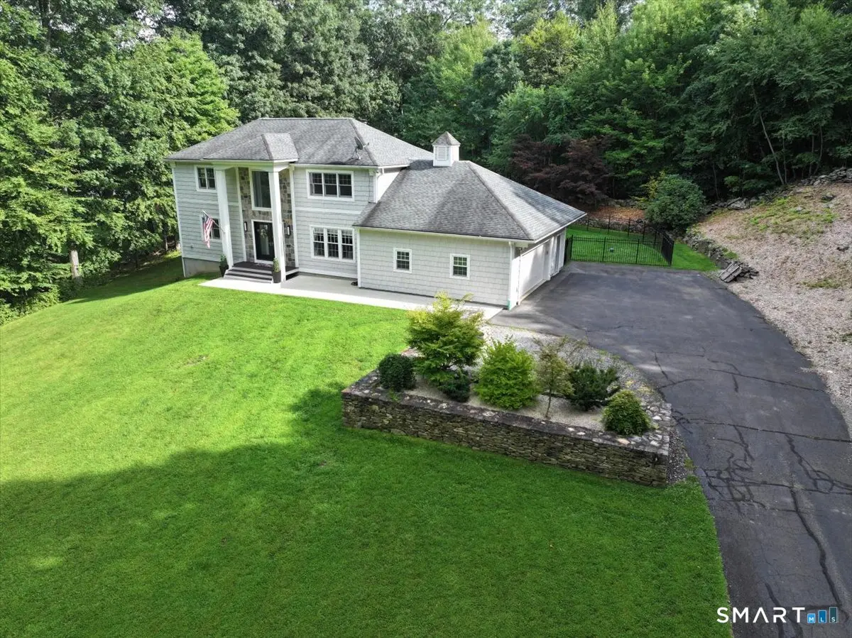 7 Coach Hill, Danbury