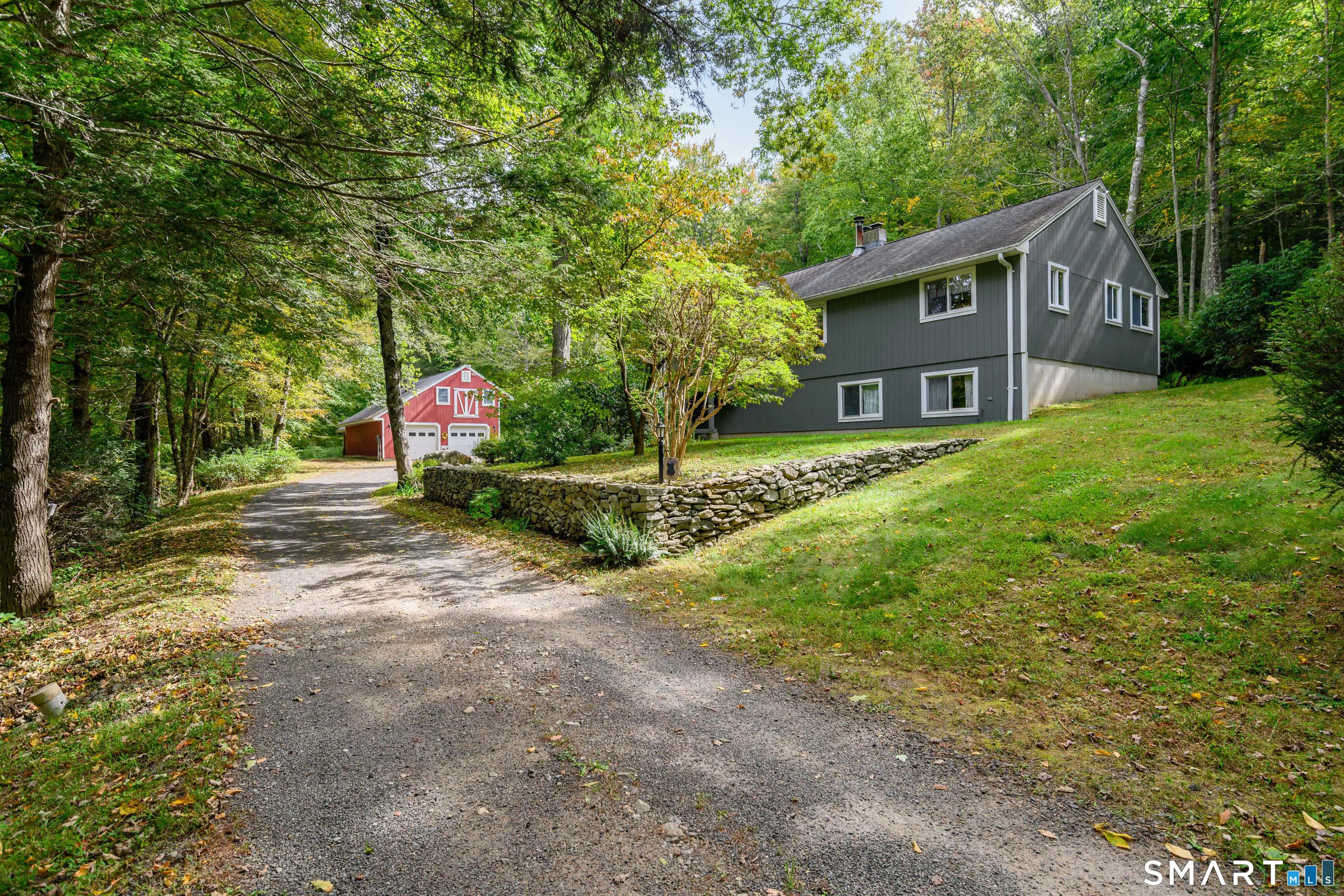 2 Moosehorn Road, Roxbury