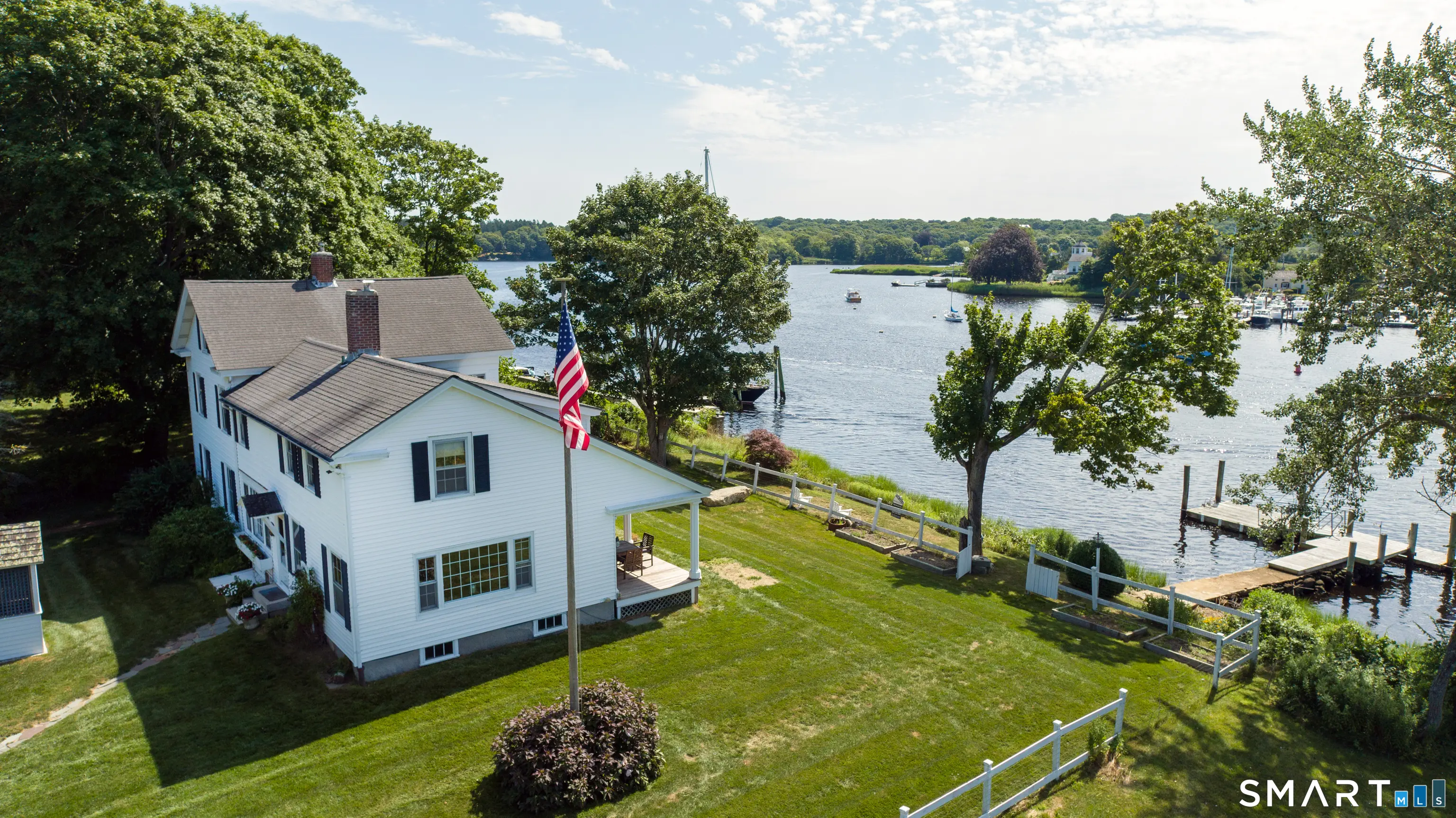 417 River Road, Stonington