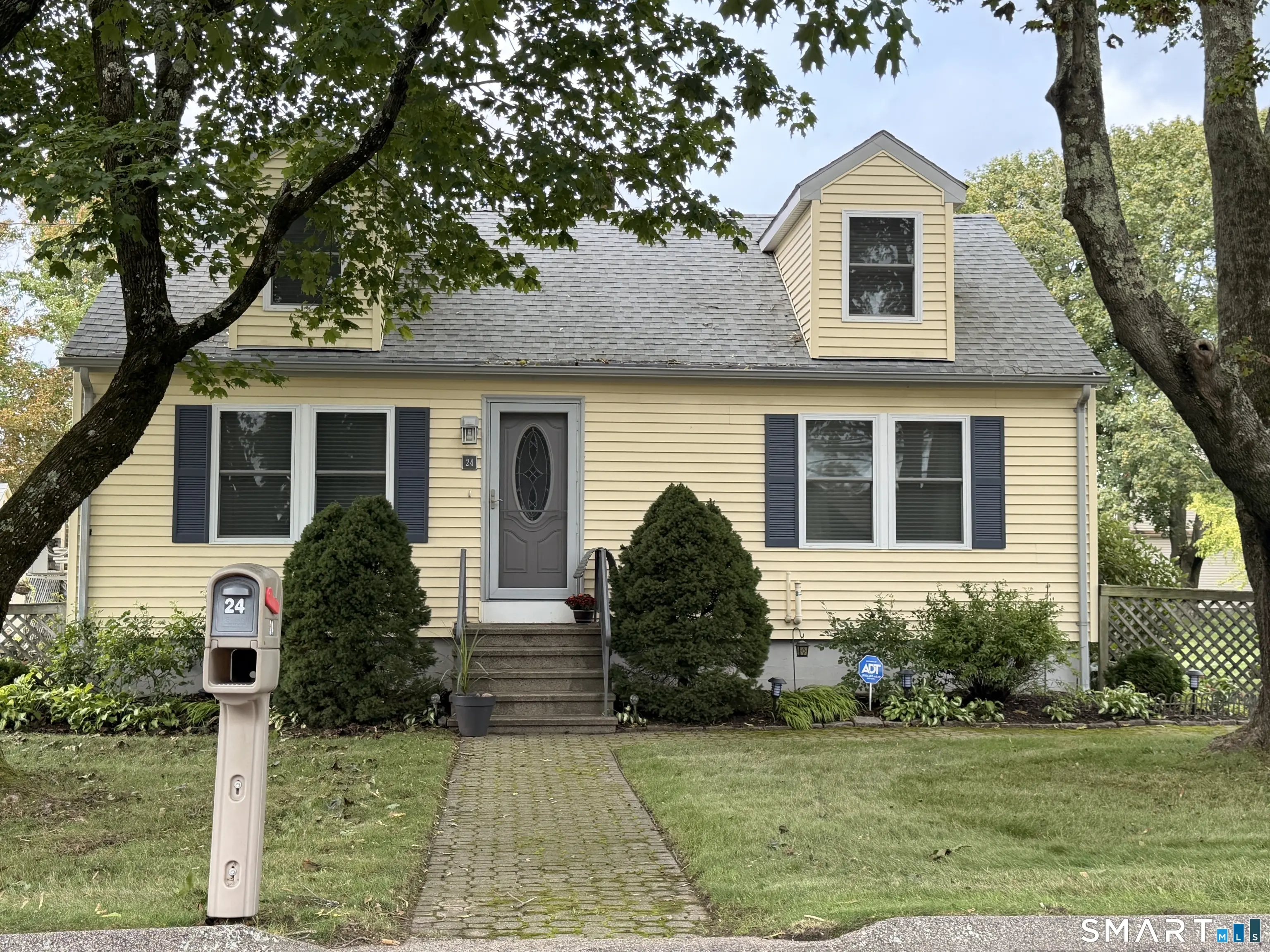 24 Broadway Av Extension, Stonington