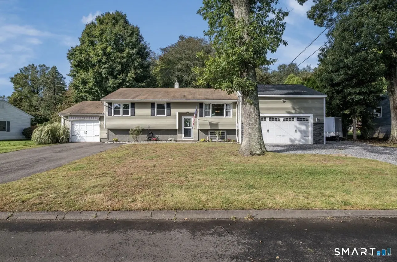 15 Carriage Drive, Clinton