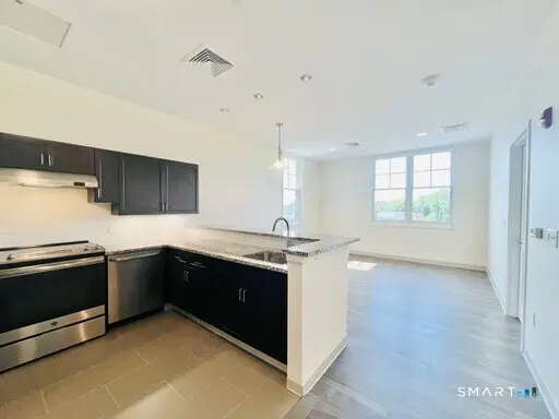 215 Stillwater Avenue 216, Stamford