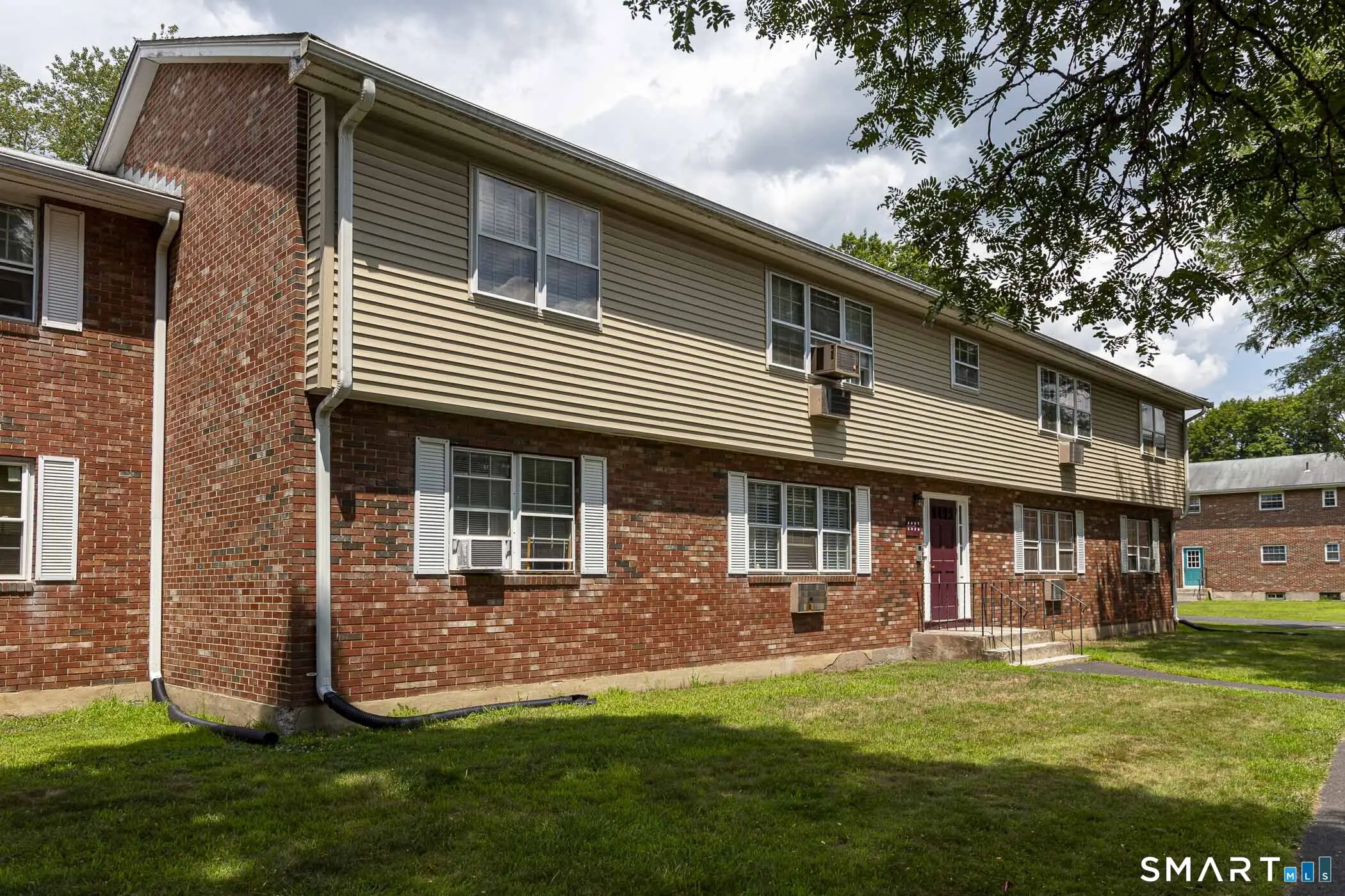 1087 Blue Hills Avenue C, Bloomfield