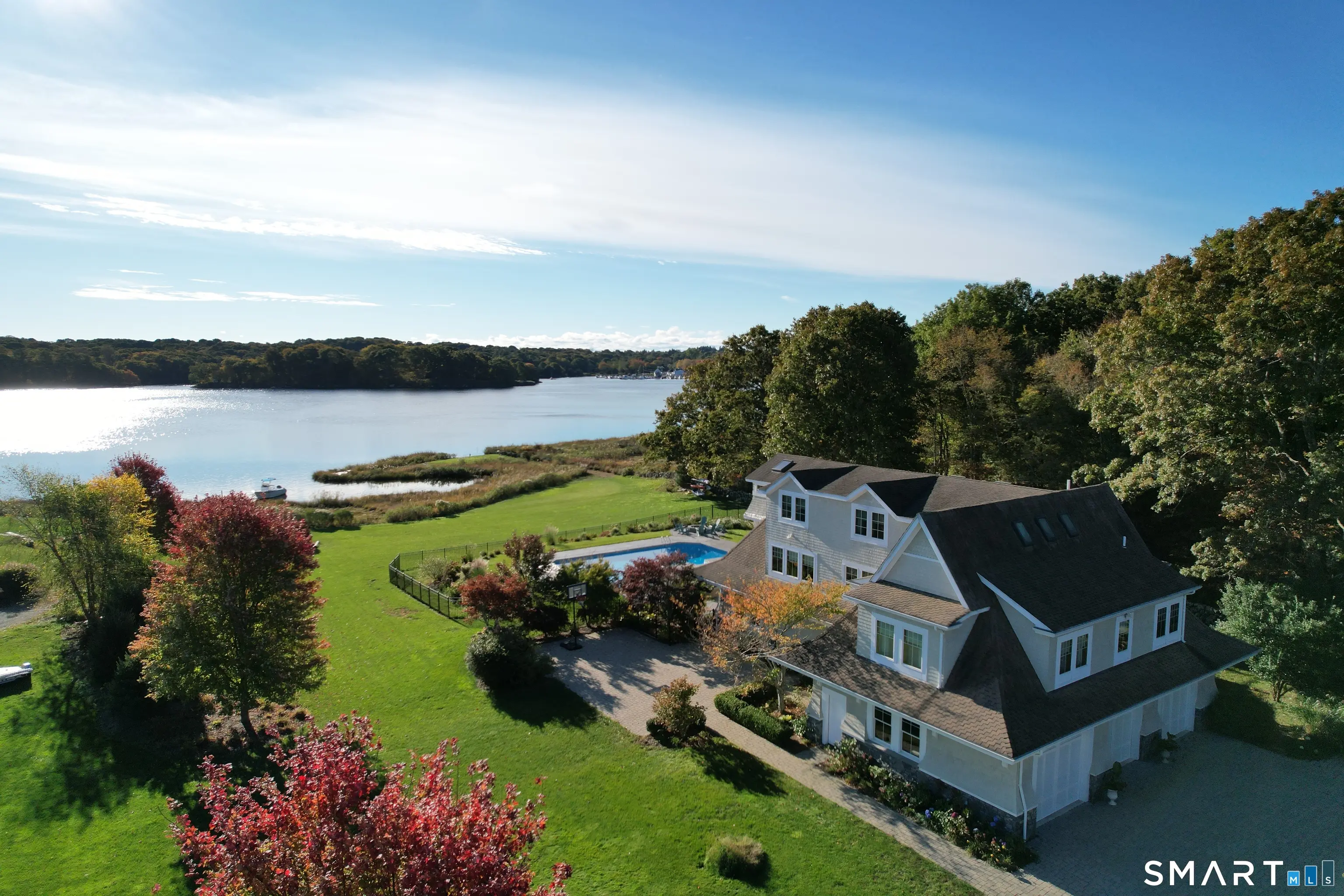325 River Road, Stonington