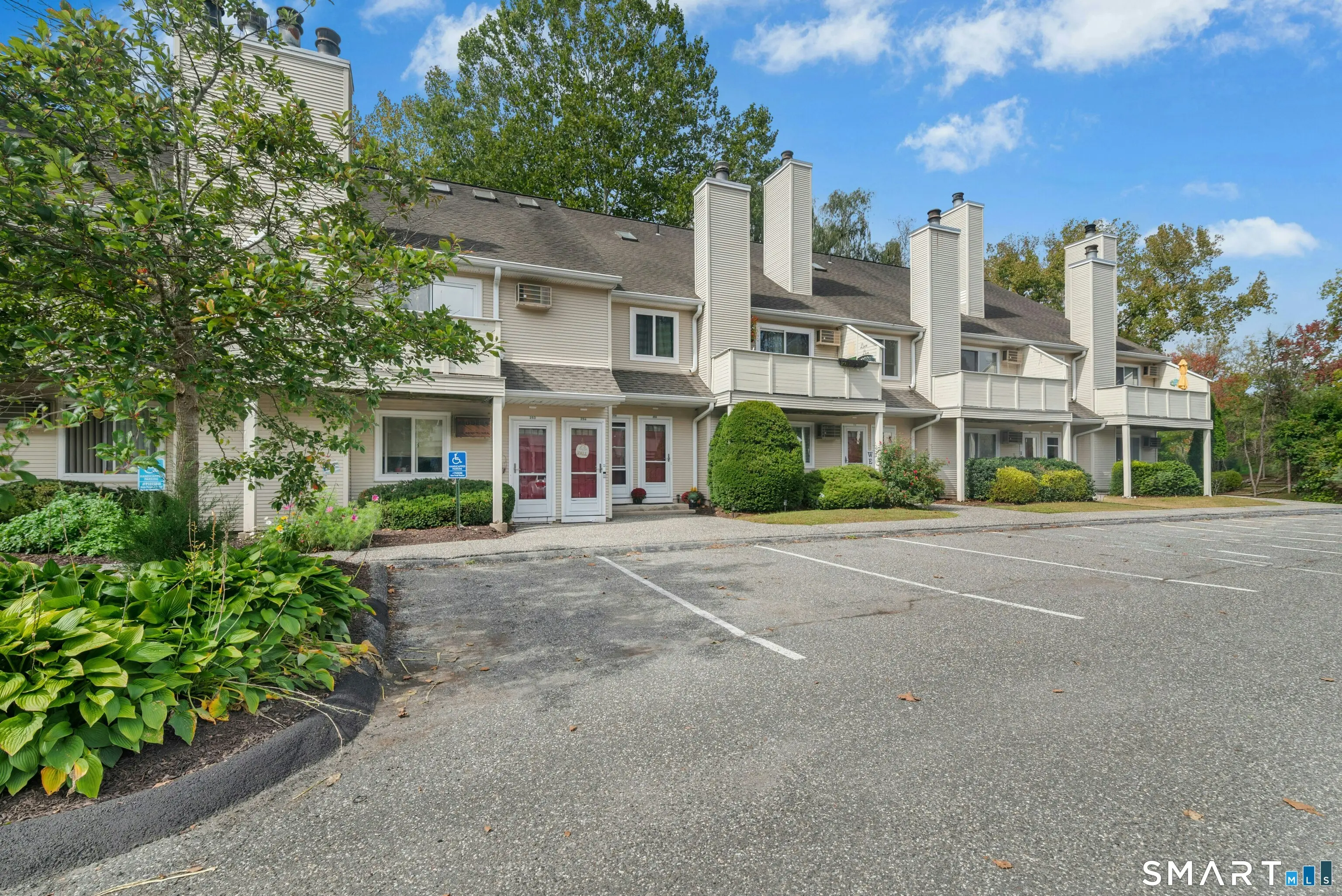 255 Willow Springs 255, New Milford