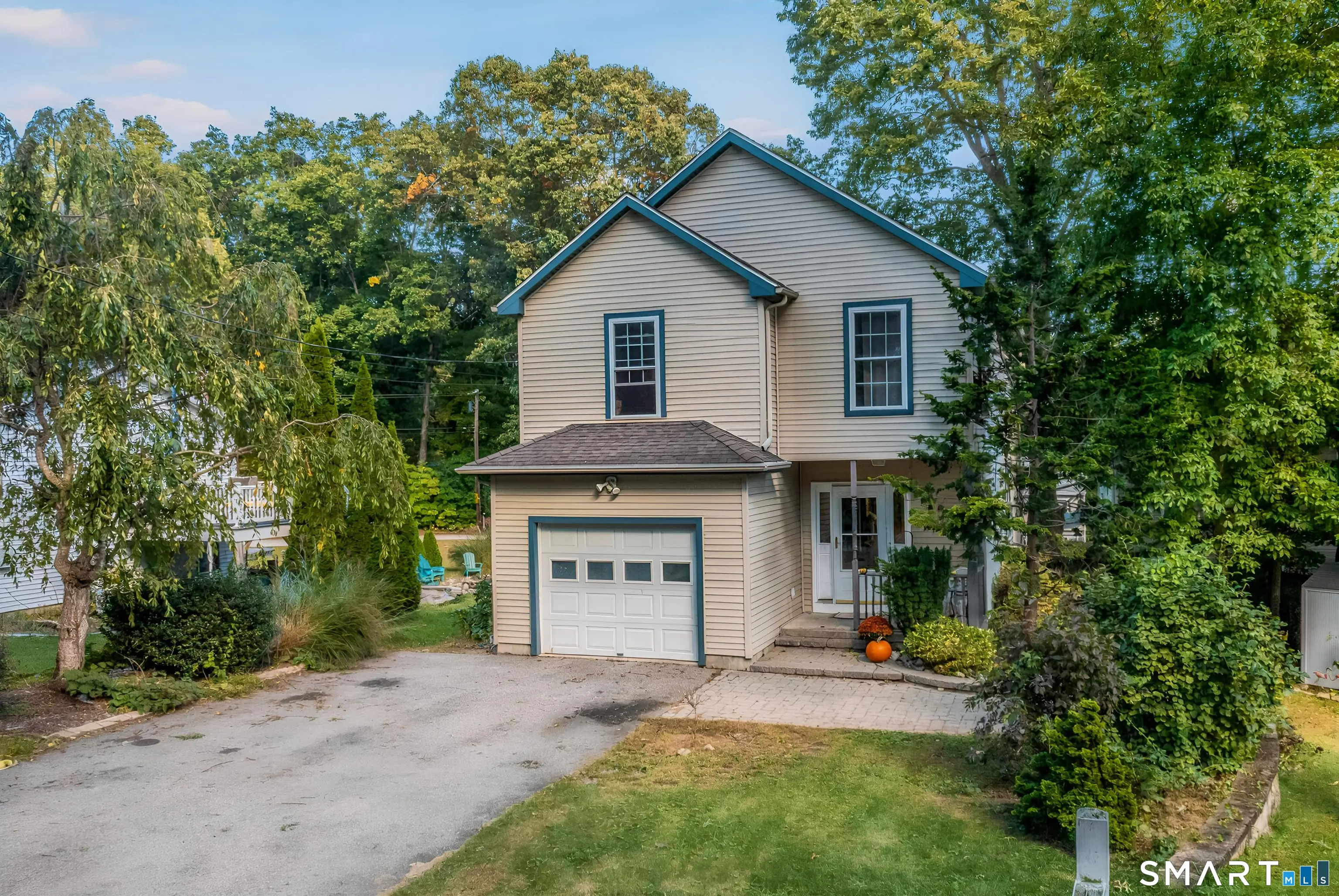 25 Oakwood Road, East Lyme