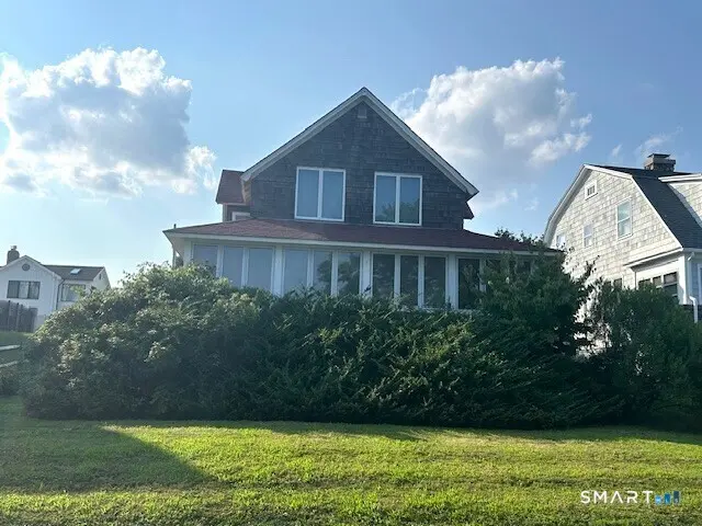 195 Linden Avenue, Branford