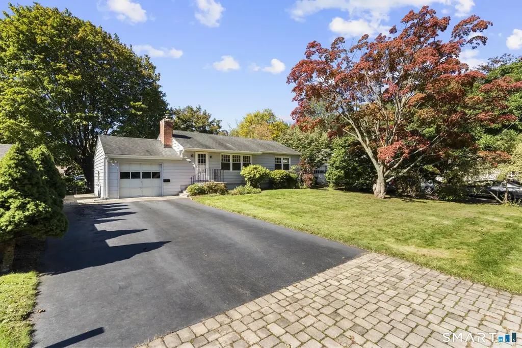 12 Palmer Woods Circle, Branford