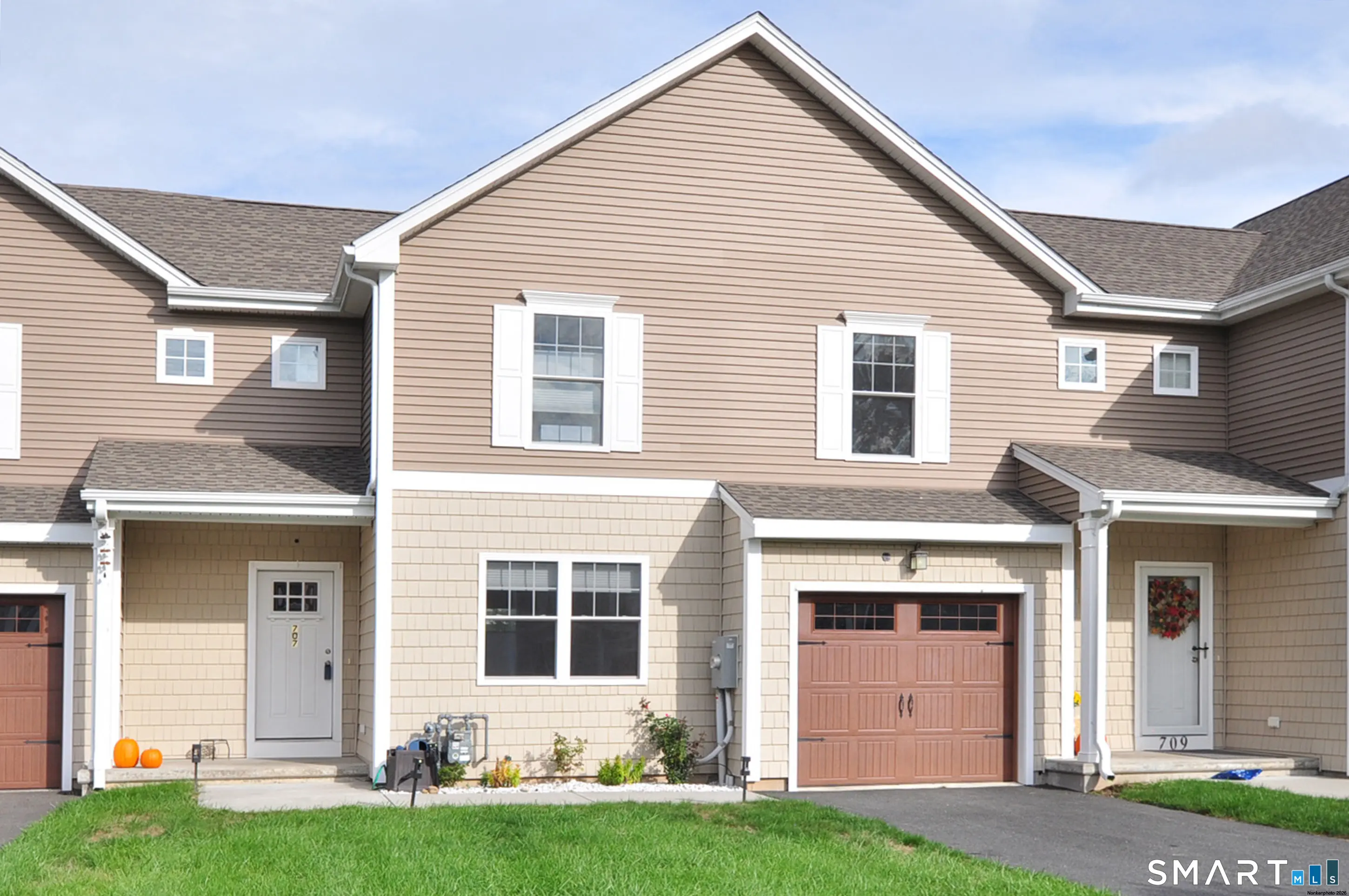 707 Old Village Circle, Windsor