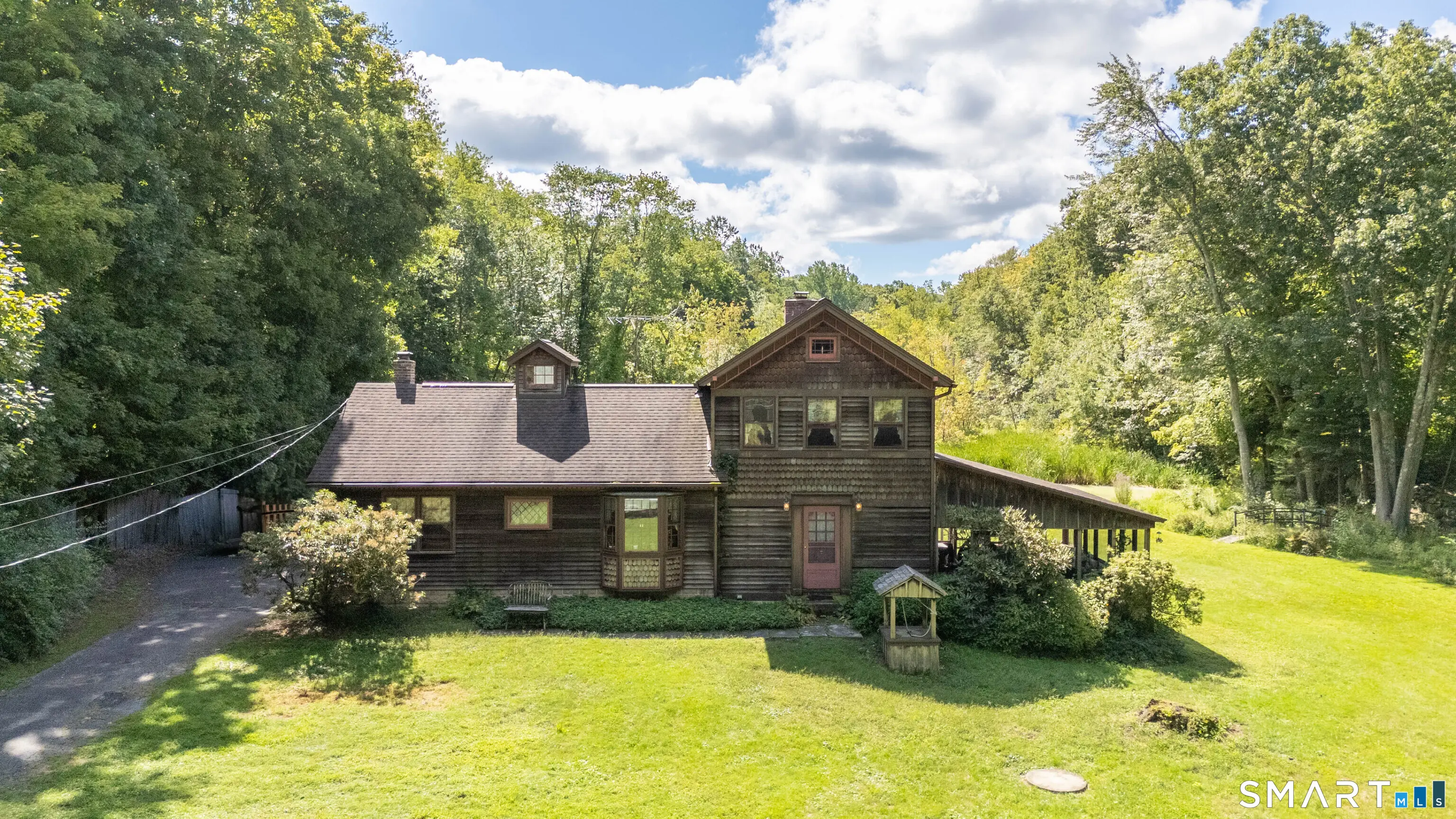 393 Center Road, Easton