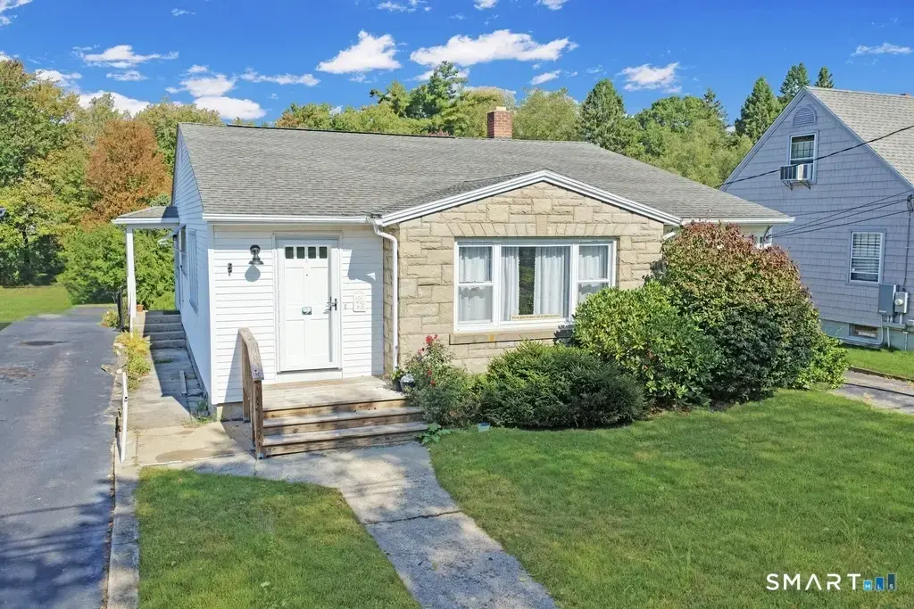 25 Rossi Avenue, Stonington