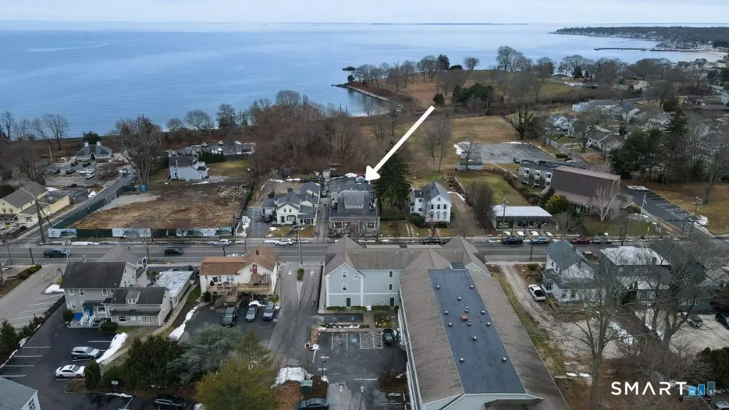 374 Main Street Apt A, East Lyme