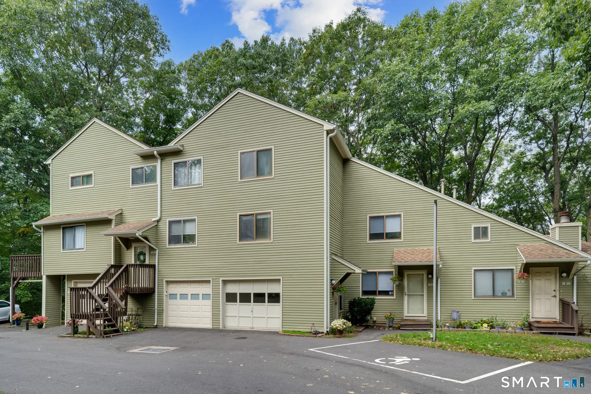 40 Foxon Hill Road H27, New Haven