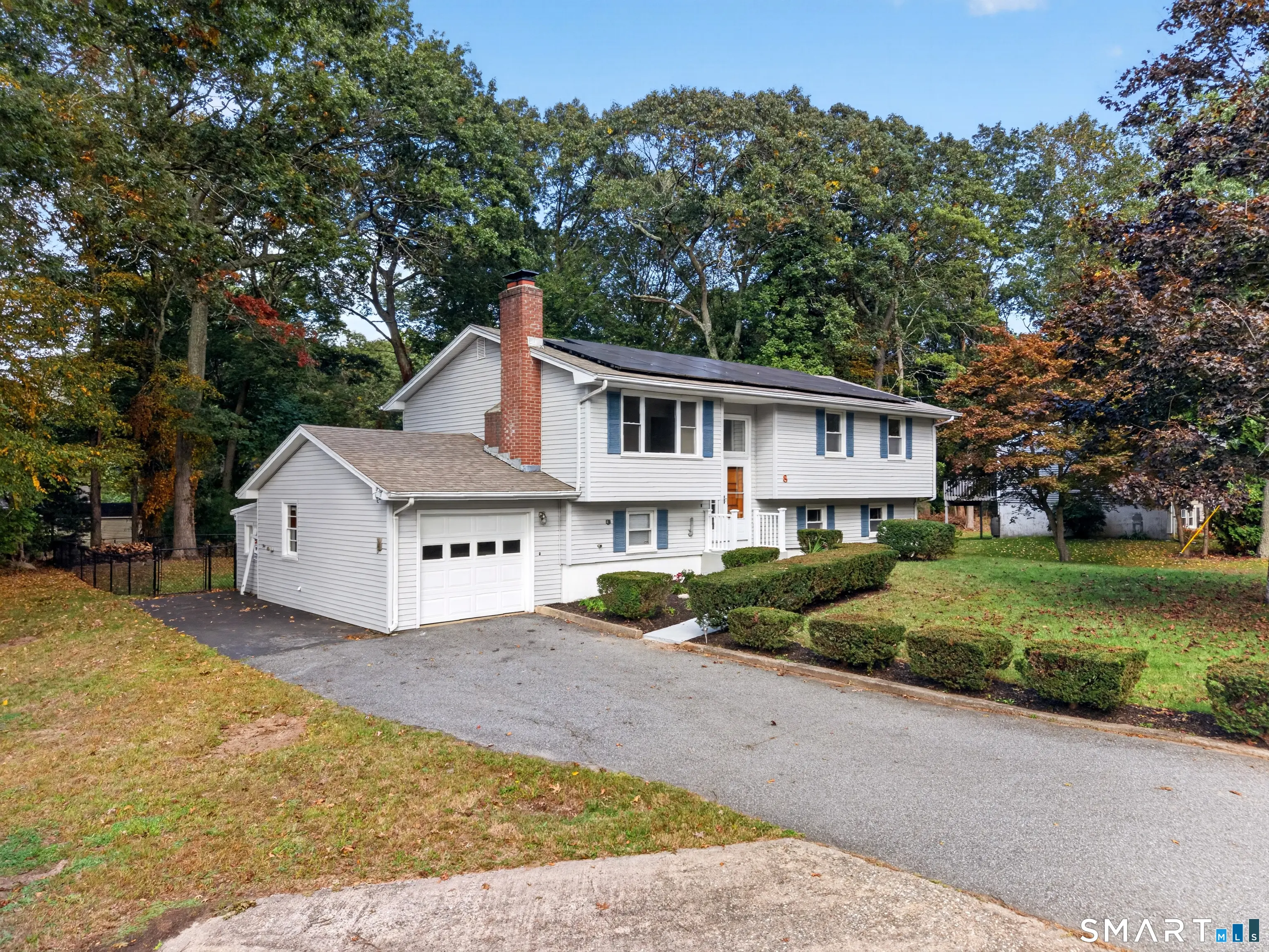 8 Pequot Drive, Ledyard