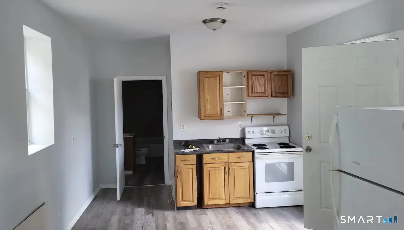 954 North Main Street, Waterbury