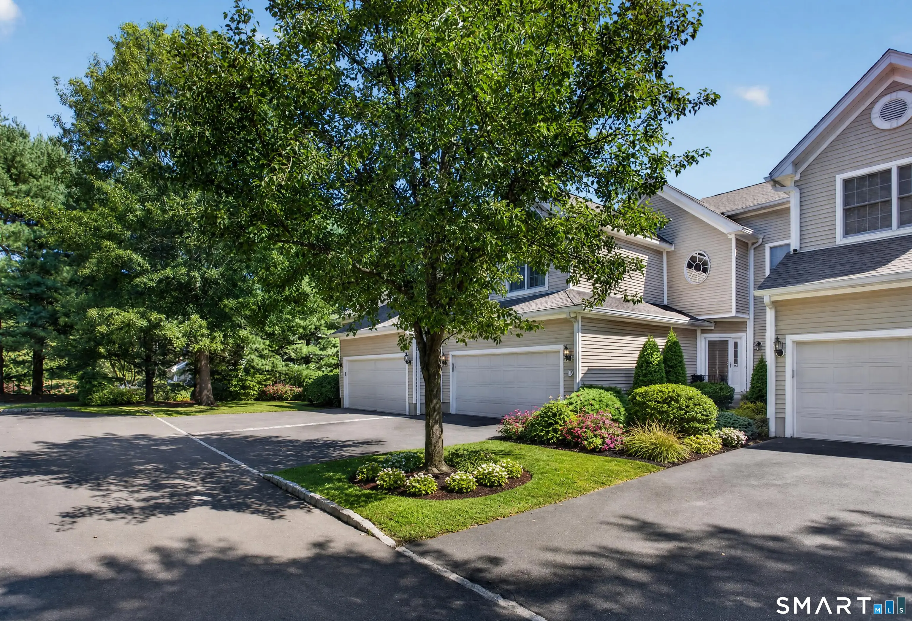 17 Regency Circle 17, Trumbull
