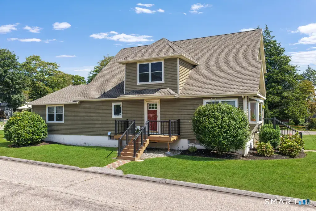 27 Mystic Avenue, Stonington