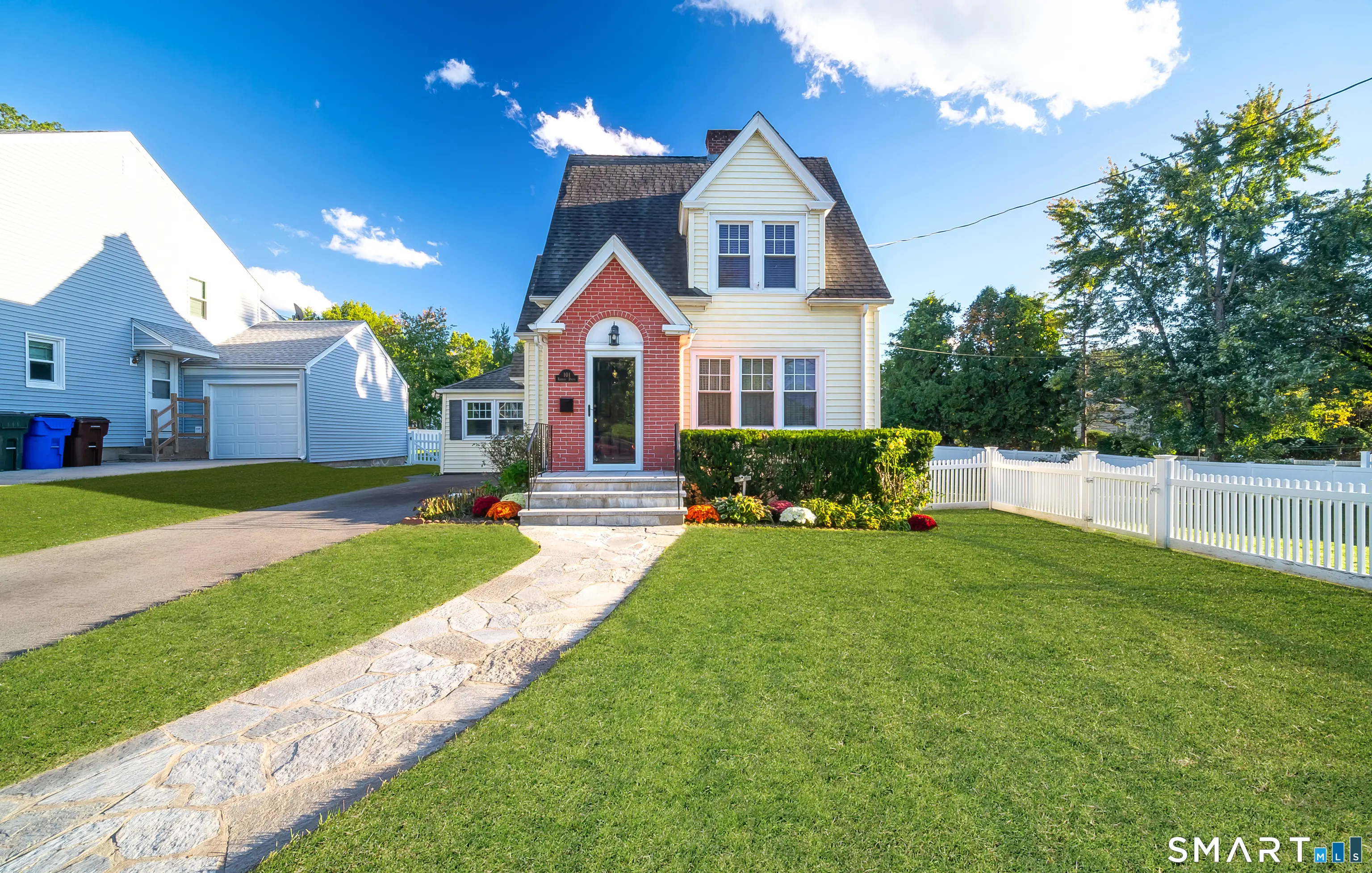 101 Robbins Drive, Wethersfield