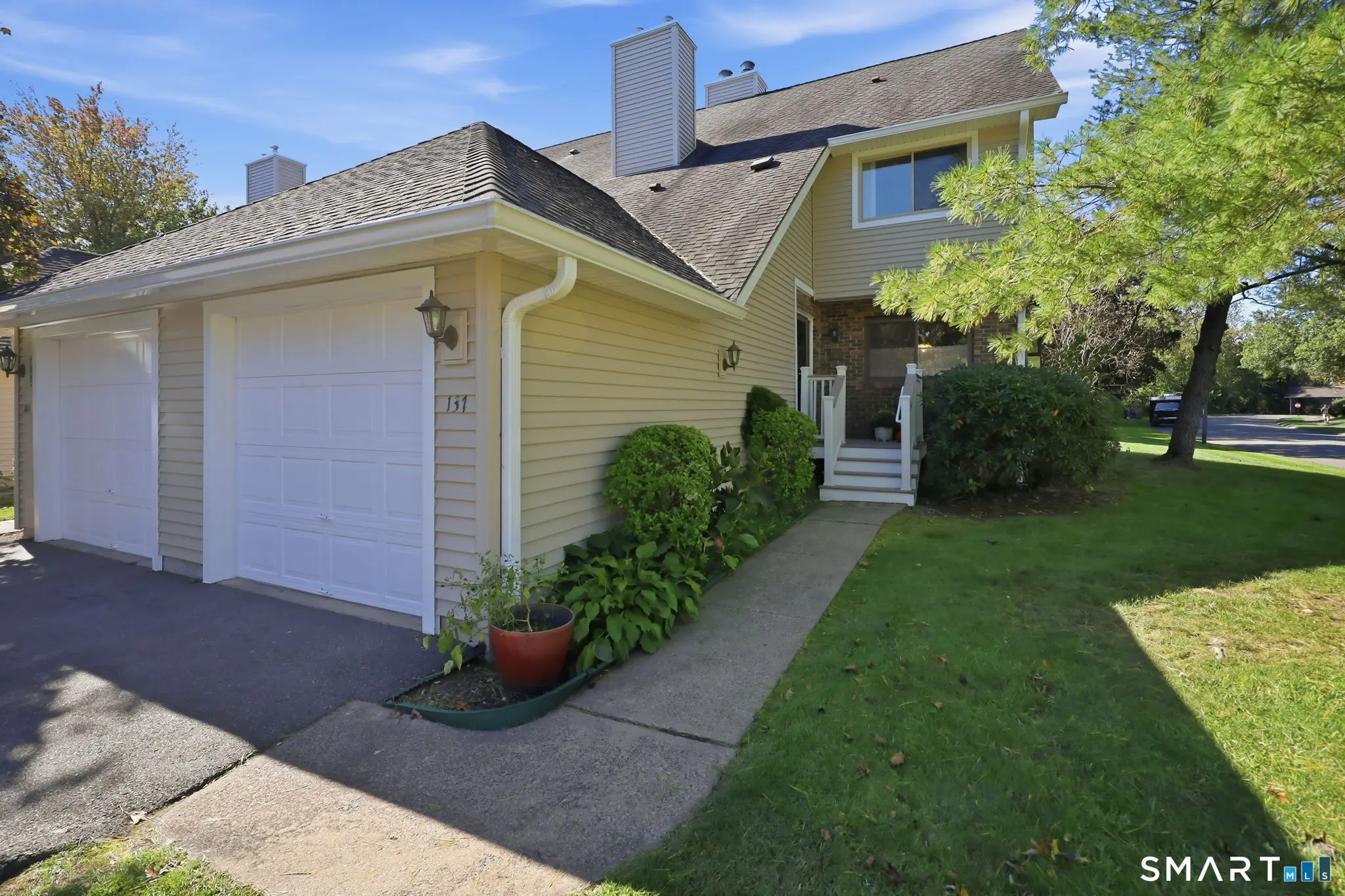 137 Foxboro Drive 137, Newington