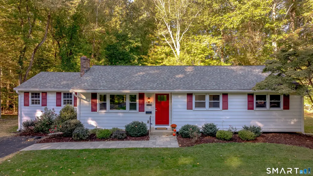 96 Glenwood Drive, Guilford