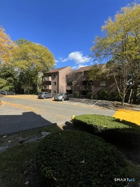 166 Old Brookfield Road 20b2, Danbury