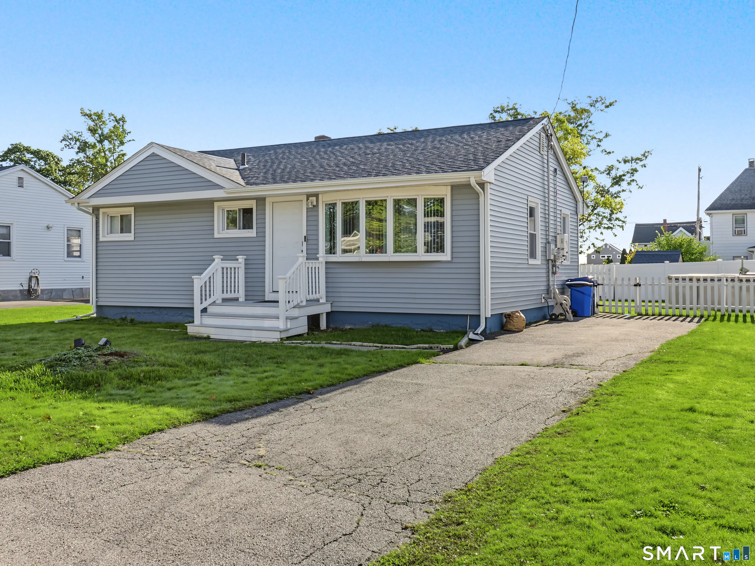 76 Great Circle Road, West Haven