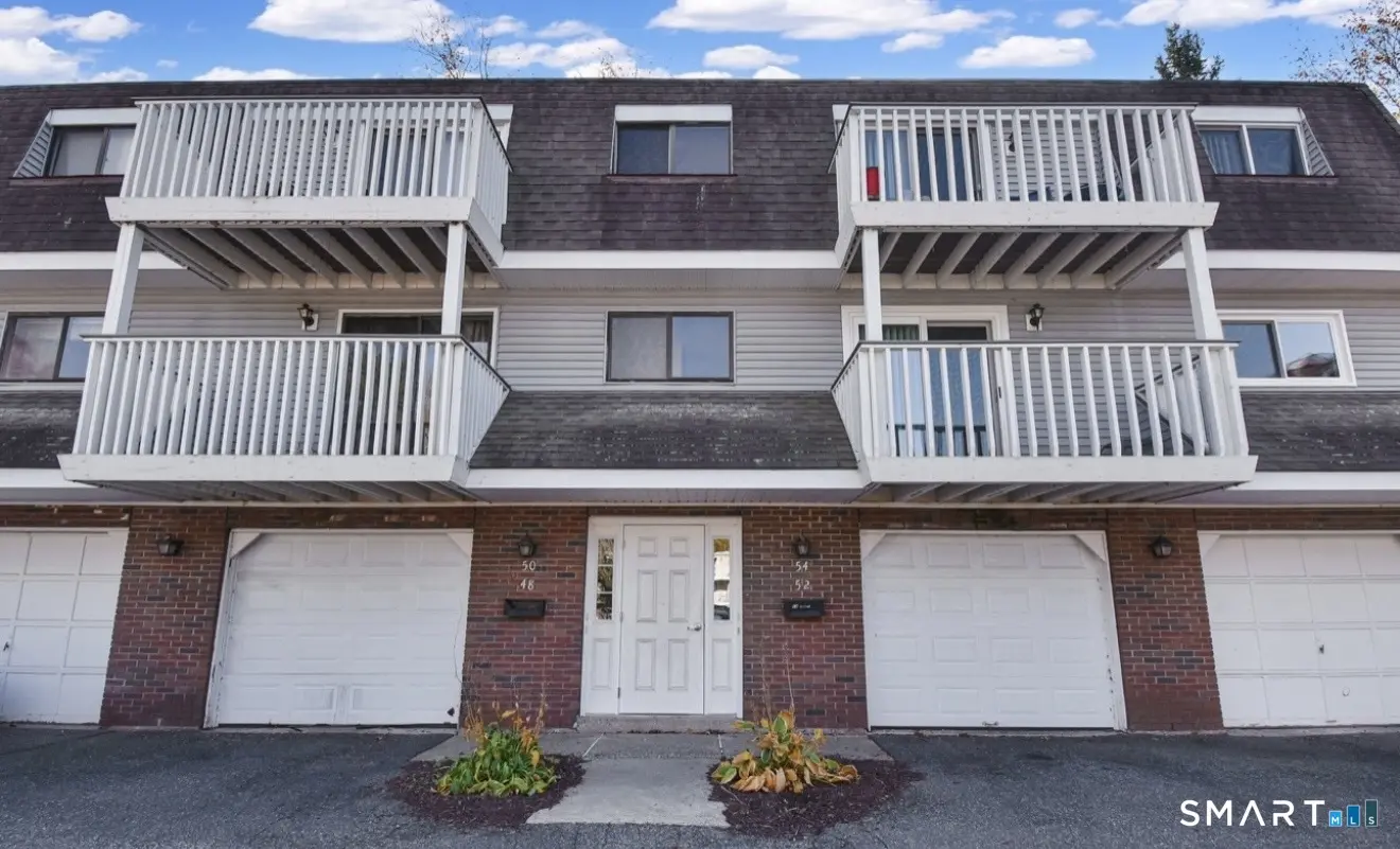 48 Churchill Drive 48, Newington