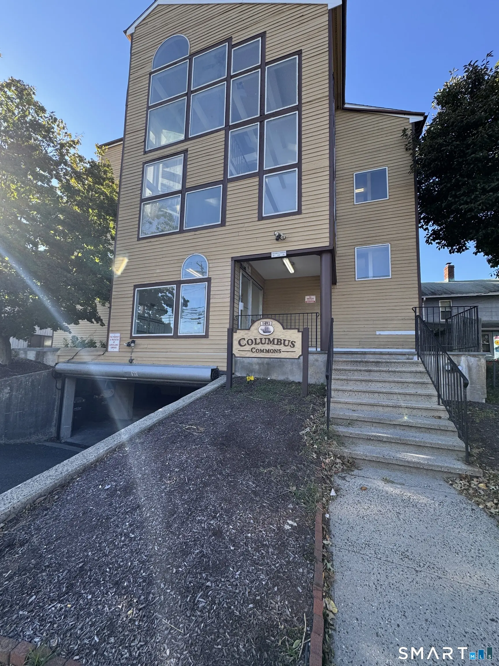 1492 North Avenue 102, Bridgeport