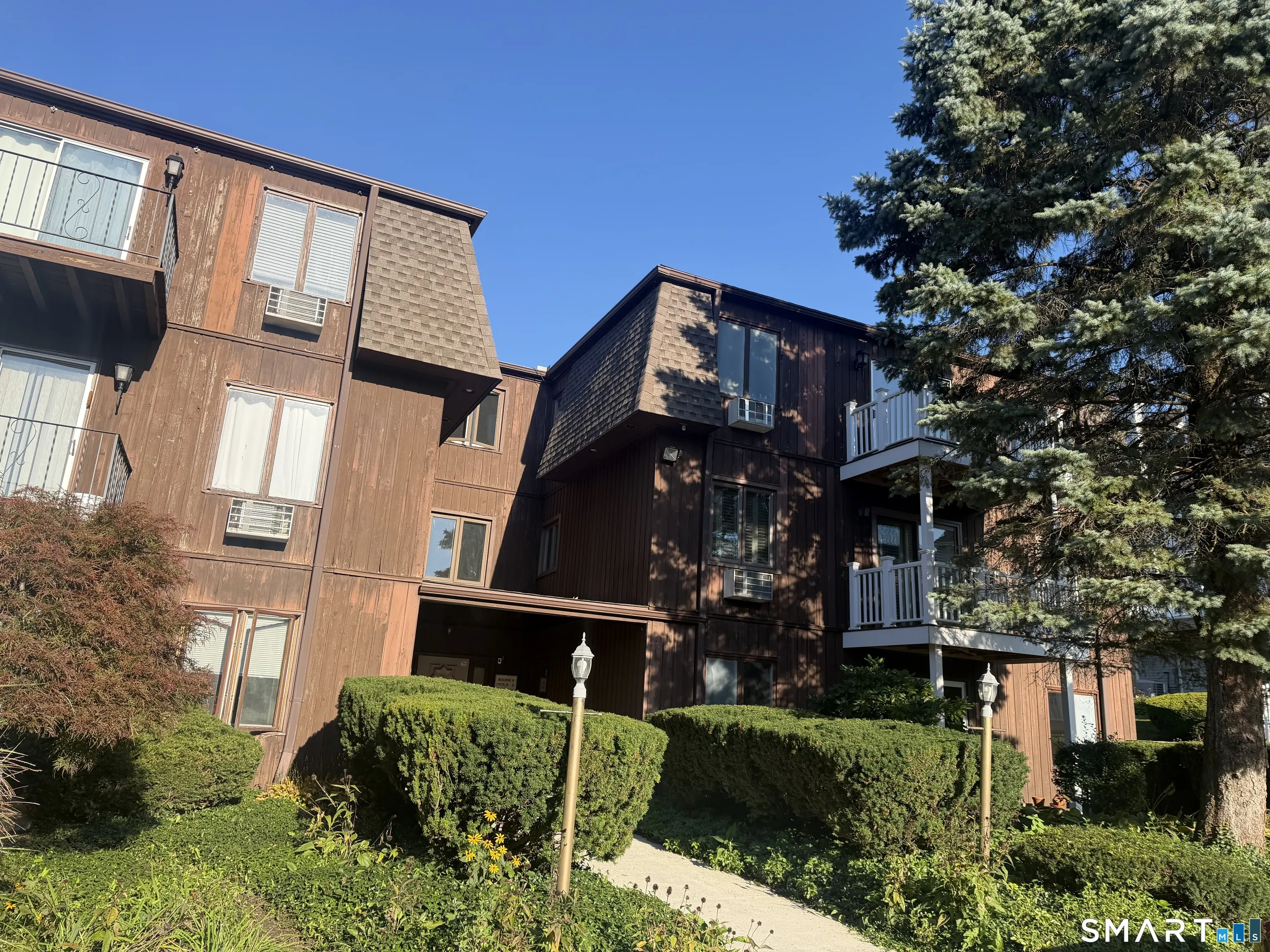 136 Deer Hill Avenue B20, Danbury