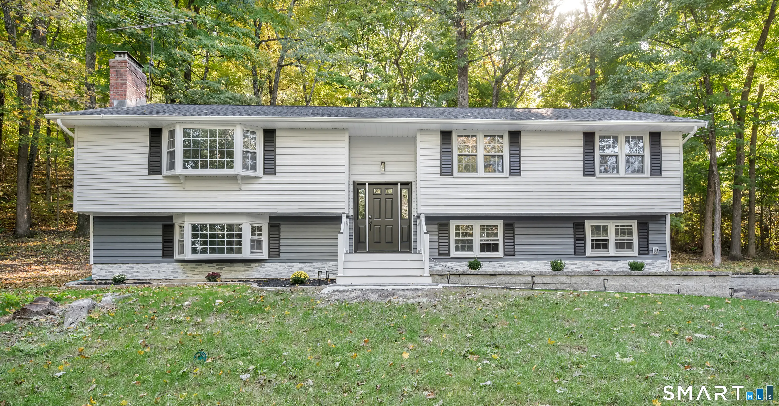 555 Simsbury Road, Bloomfield