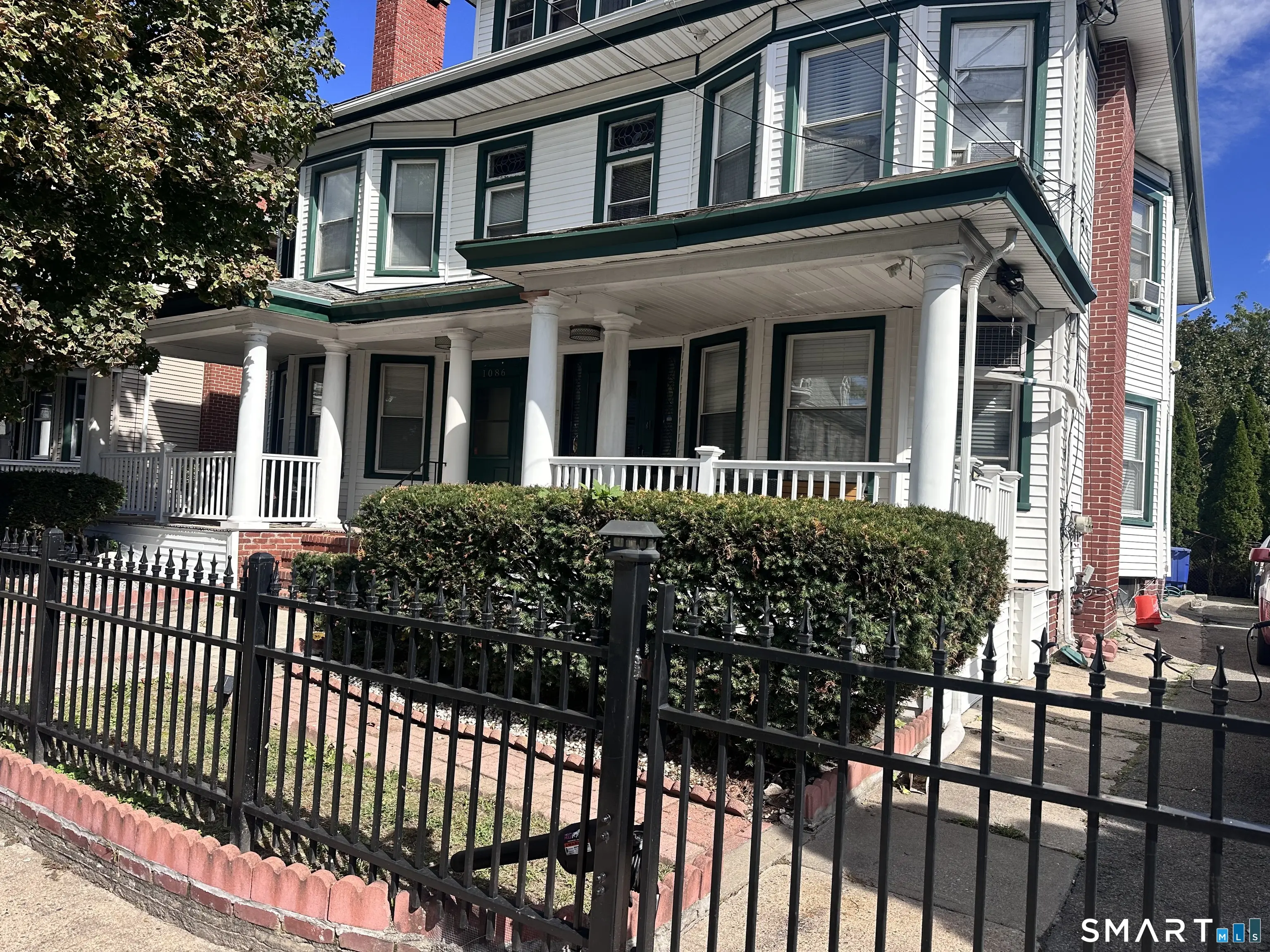 1084 Iranistan Avenue, Bridgeport