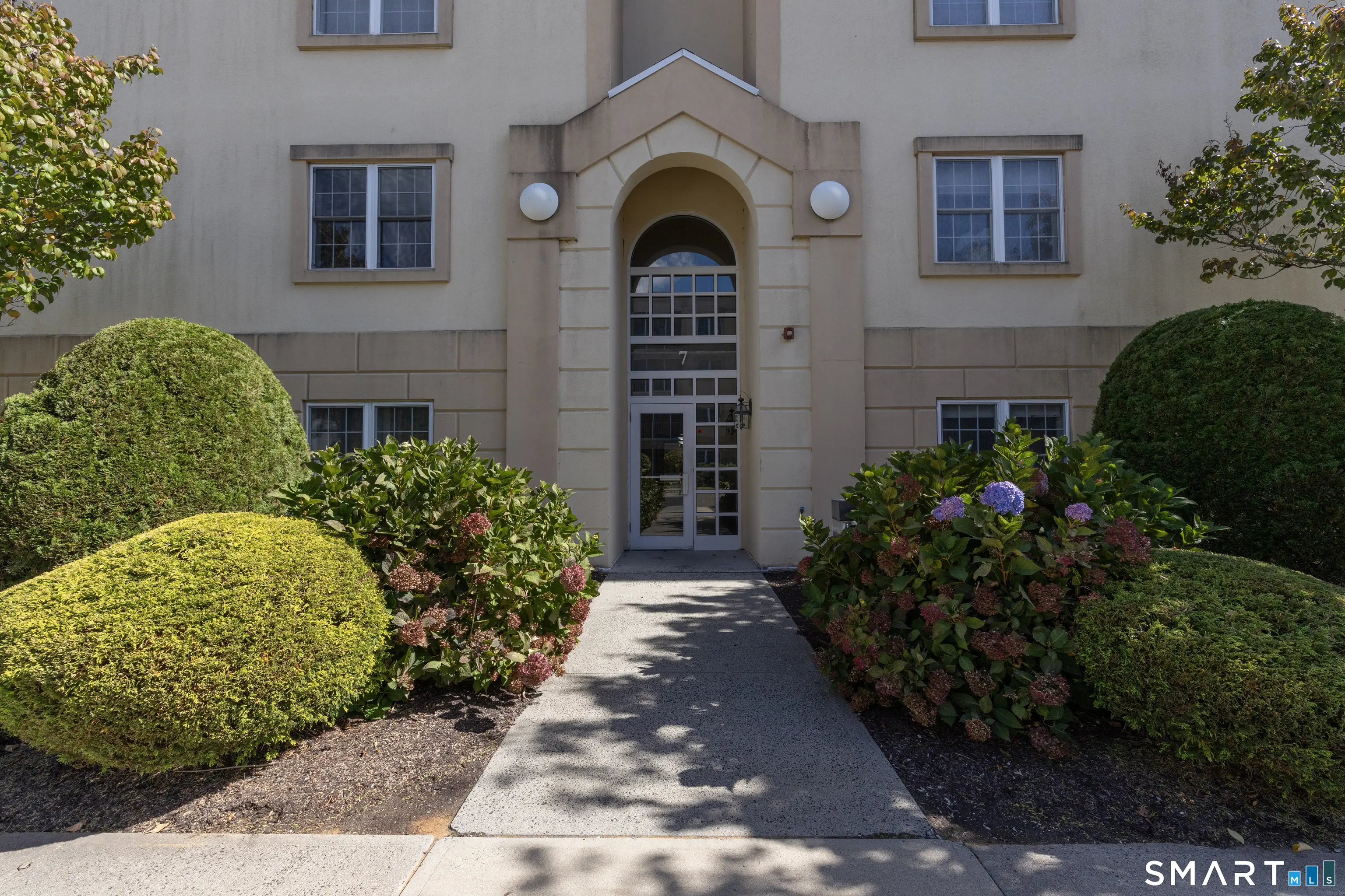 75 Washington Avenue 7-203, Hamden