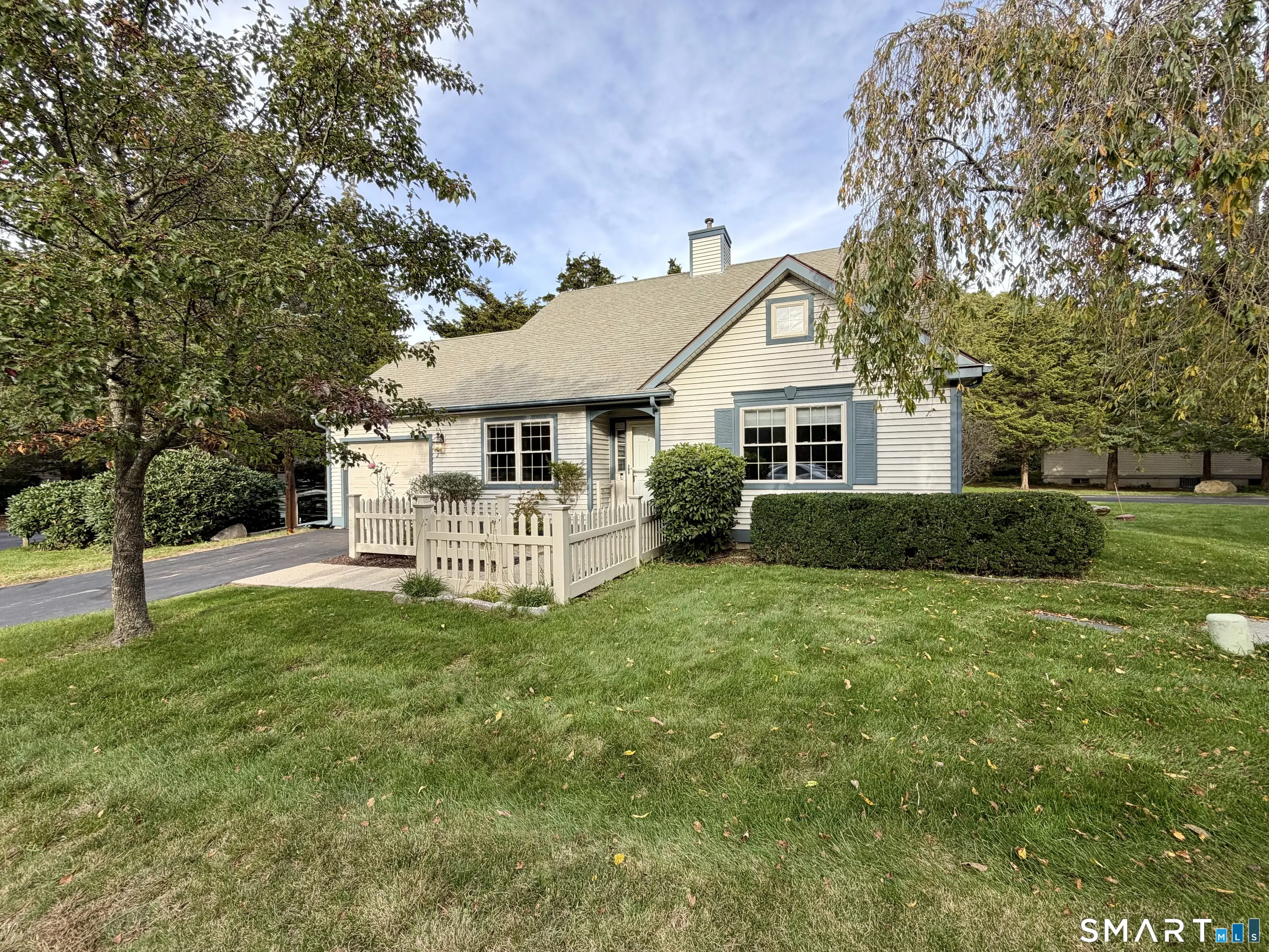 2 Meetinghouse Lane, East Lyme