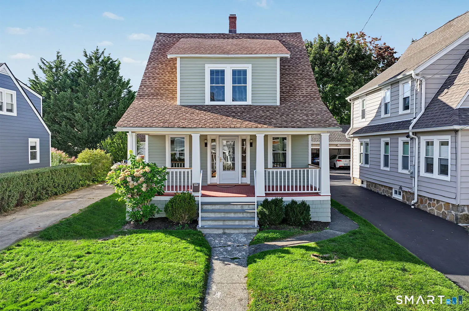 371 Grovers Avenue, Bridgeport