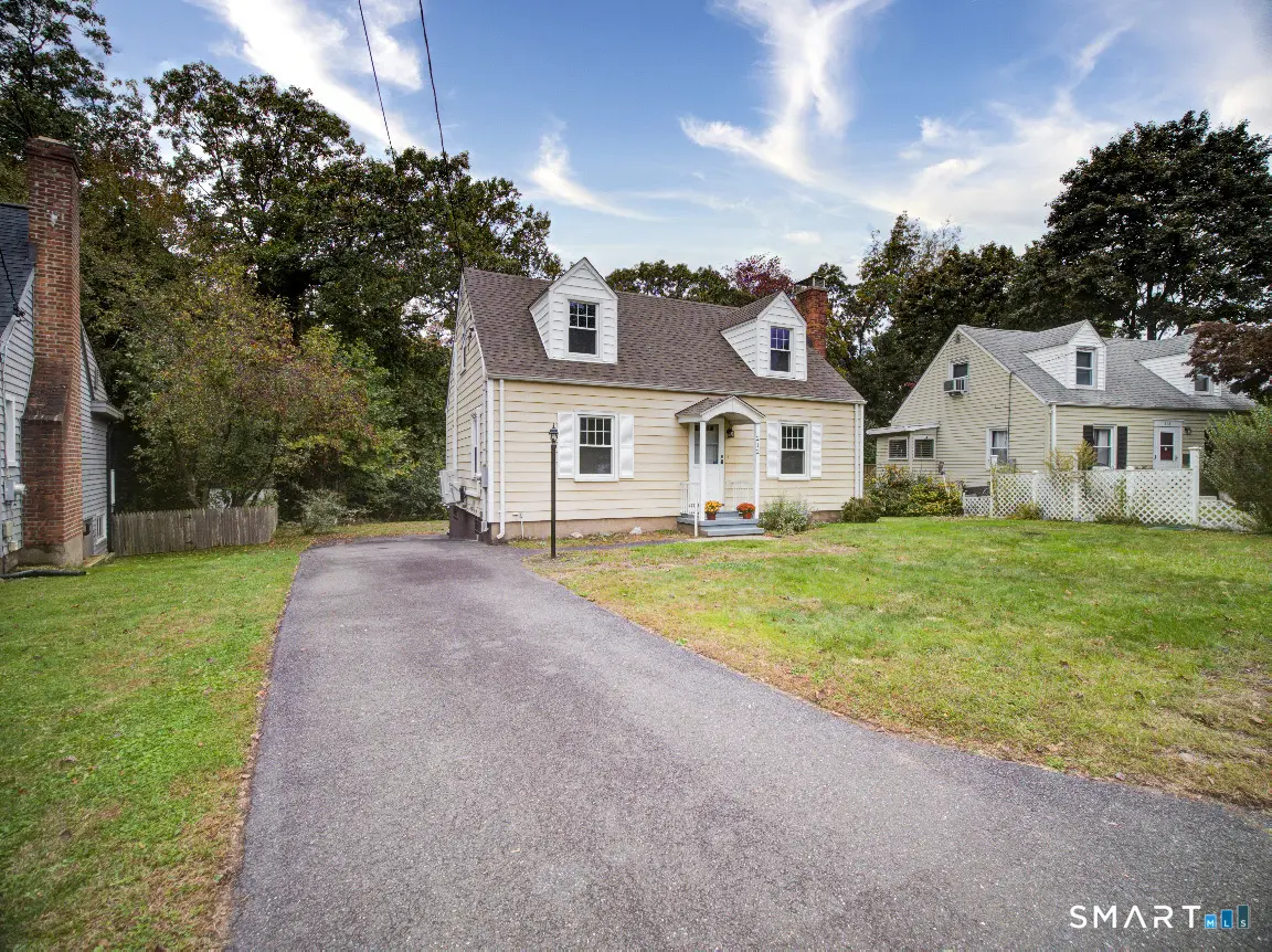 212 Dorrance Street, Hamden
