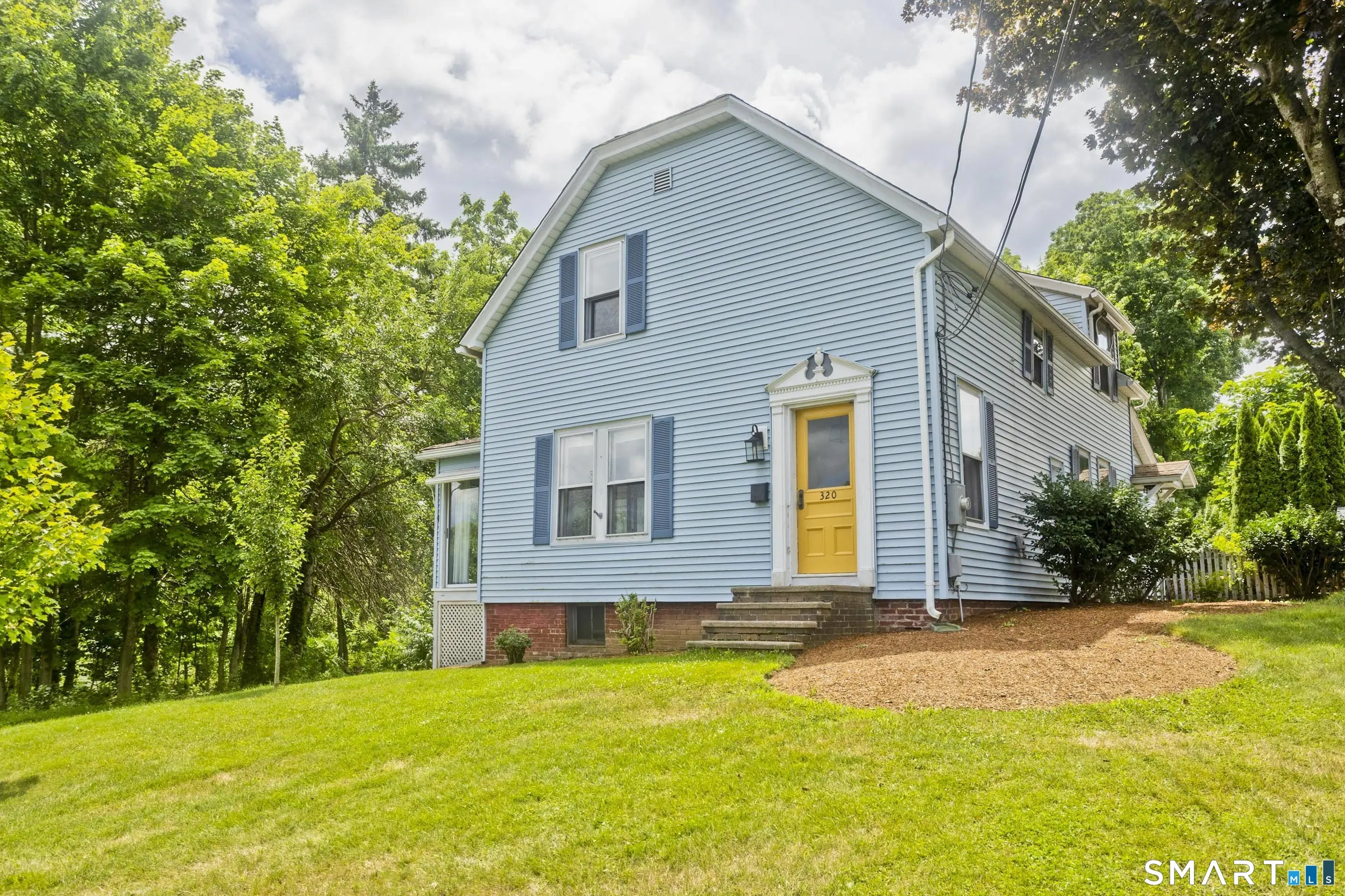 320 Mapleton Avenue, Suffield