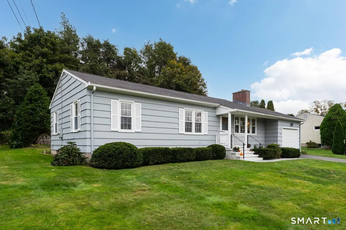 9 Victoria Drive, Branford