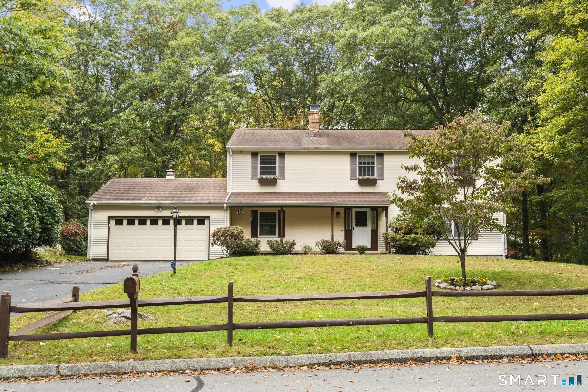 43 Robinhood Drive, Ledyard